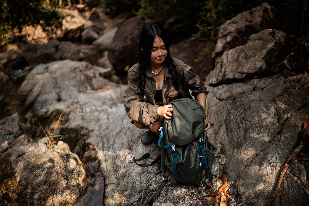 描写钻木取火的场景