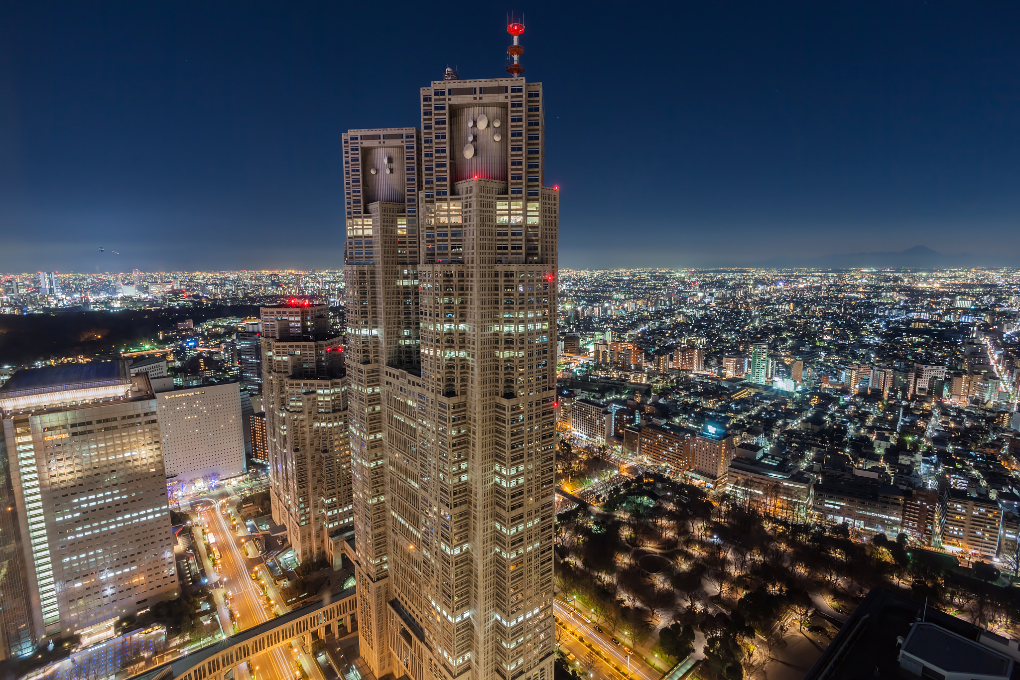 东京七座最高摩天大楼突发火灾