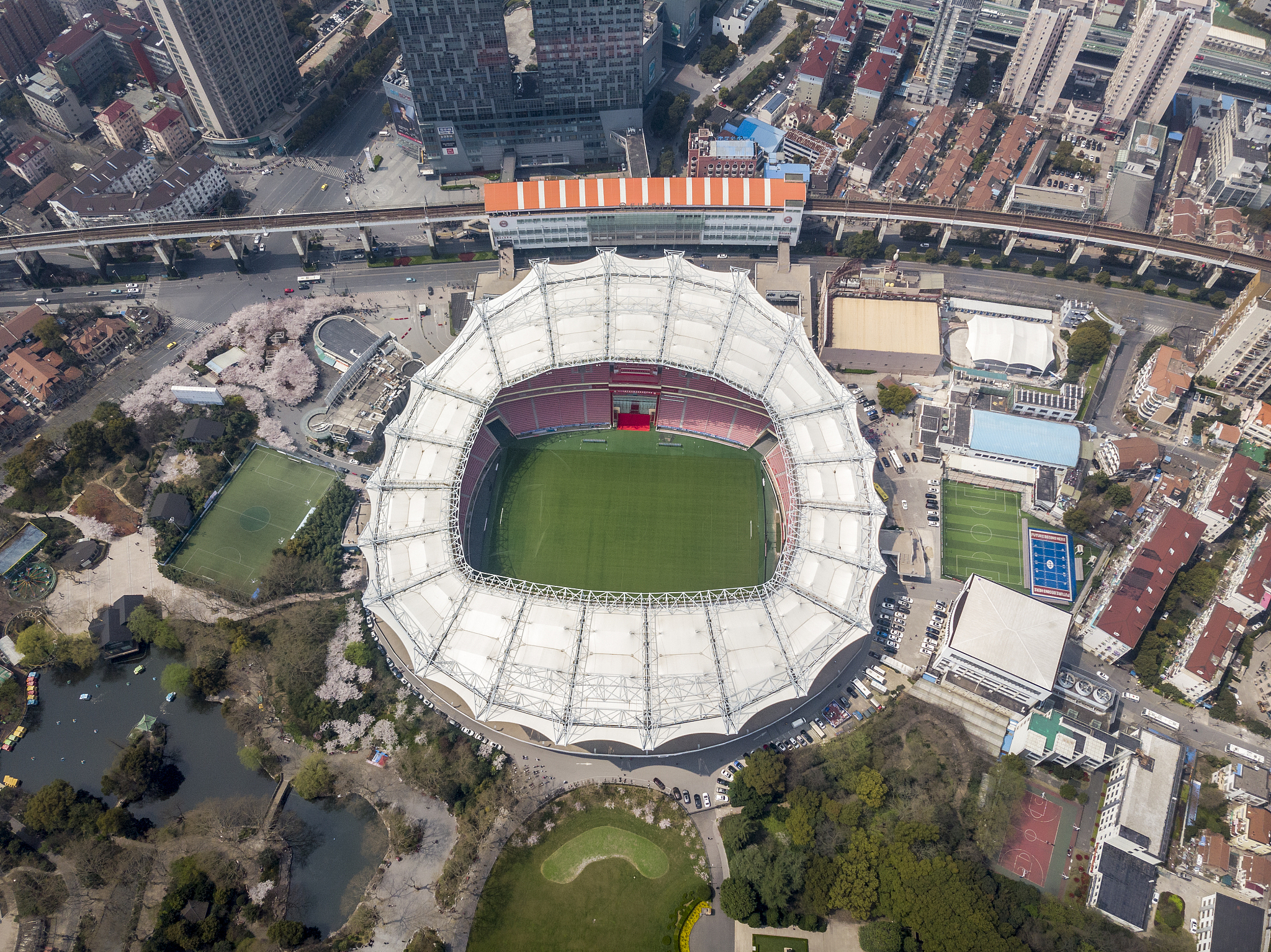 请帮我以中国政府公文格式写一份详细的公式化的体育娱乐综合体场地可行性考察调研考察的表单