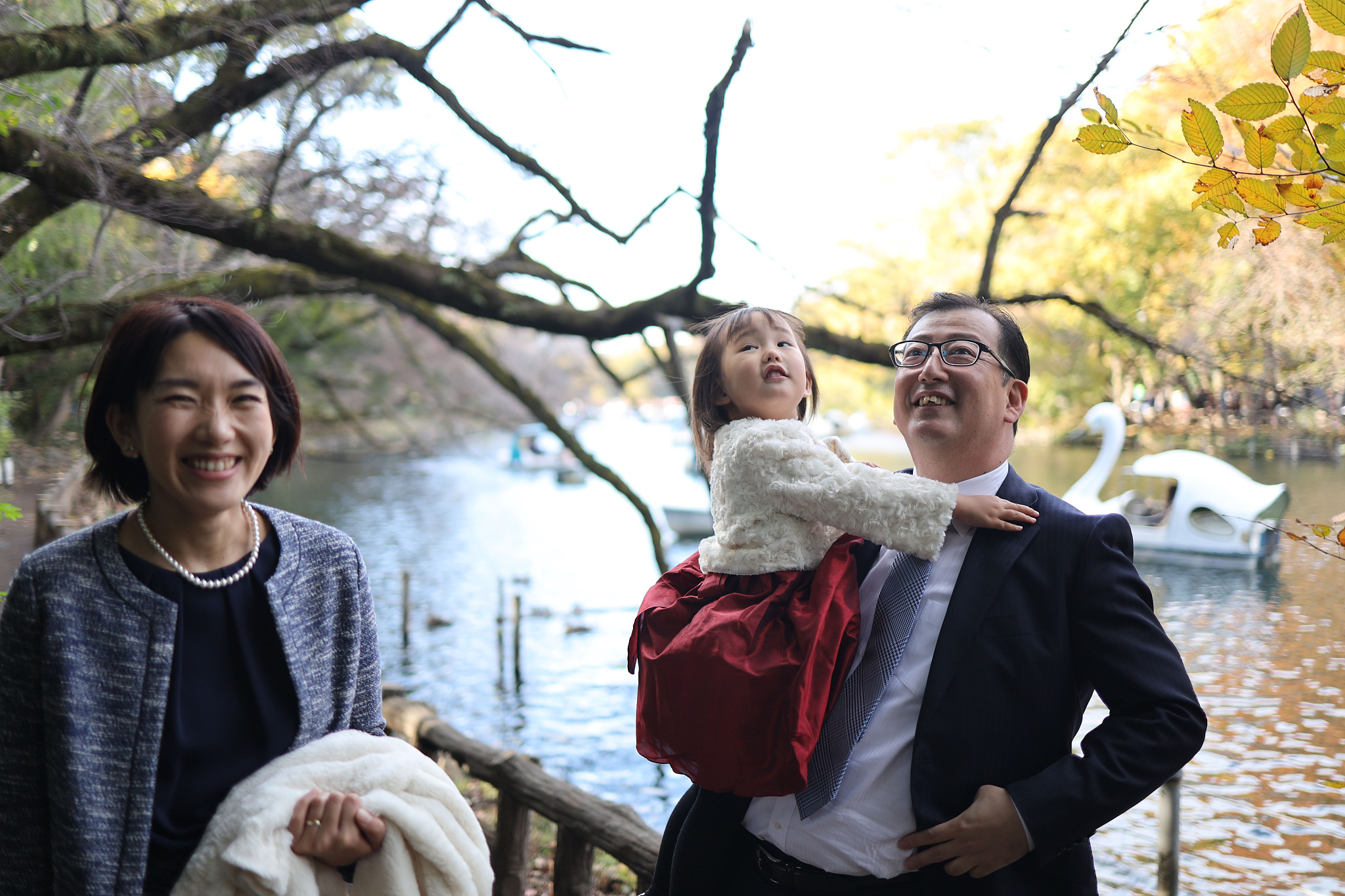 japanese parents with their daughter at shichi go san celebratio