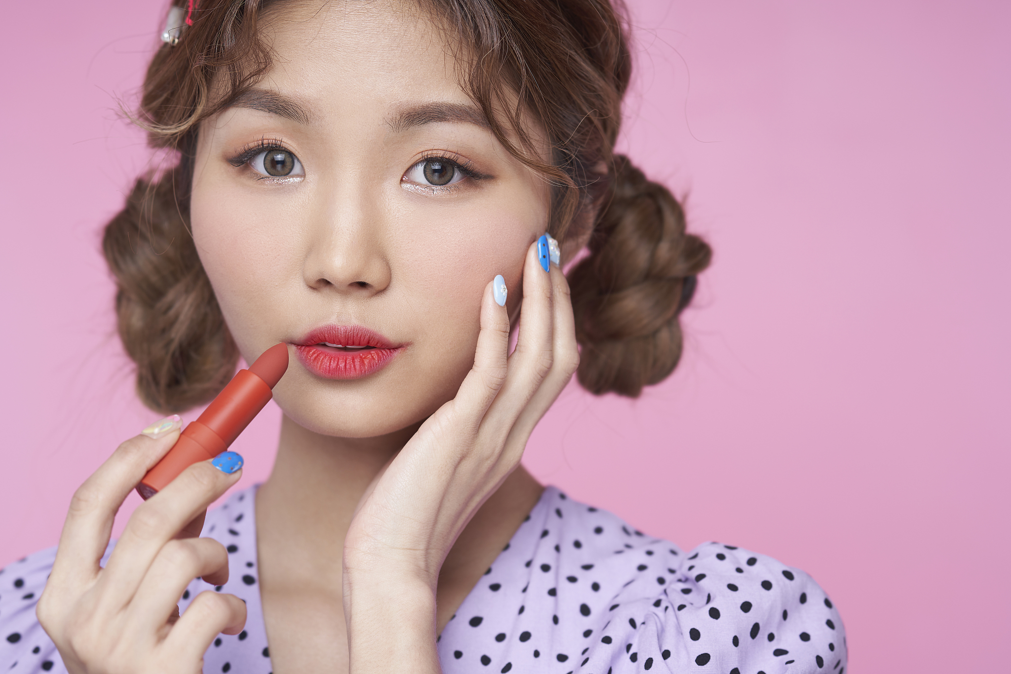 女生如何快速学好化妆技术？掌握技巧，自信绽放！
