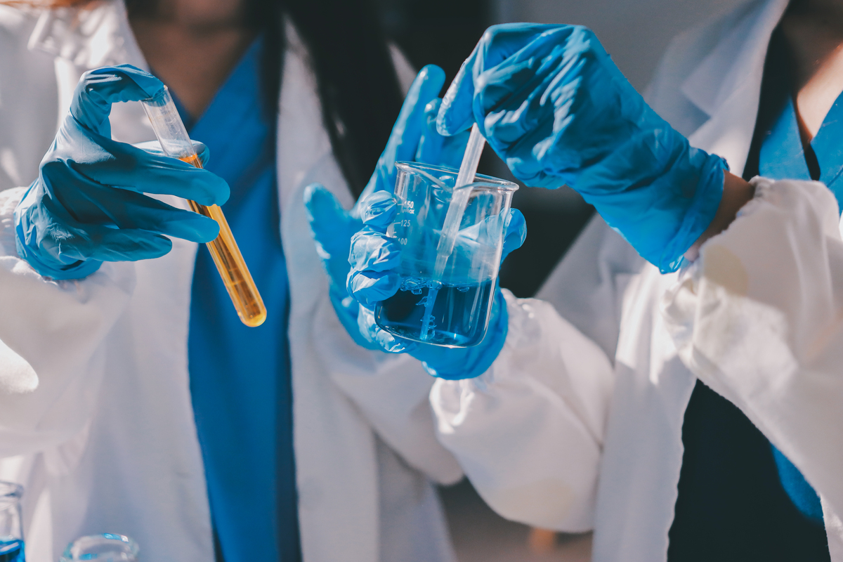 假如你选择的是重大传染病和生物安全的临床医学研究方向，请检索最前沿热点