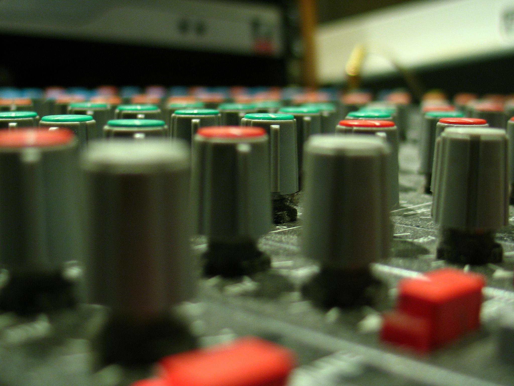 锂离子电池生产中HF传感器安装的必要性