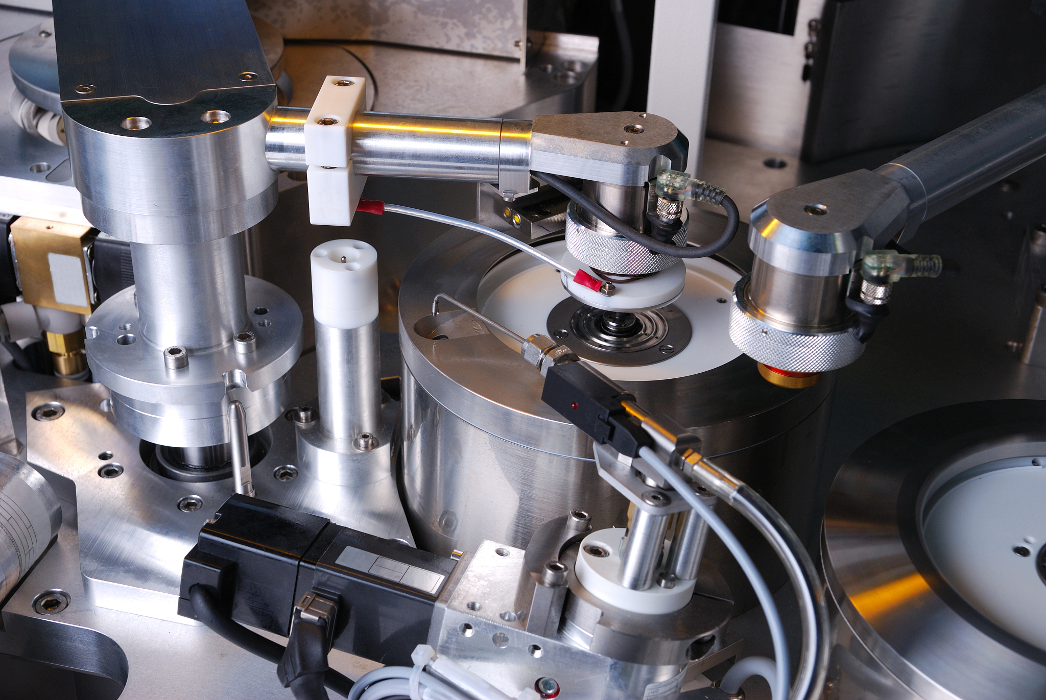 双工位铰钻自动加工装置简介