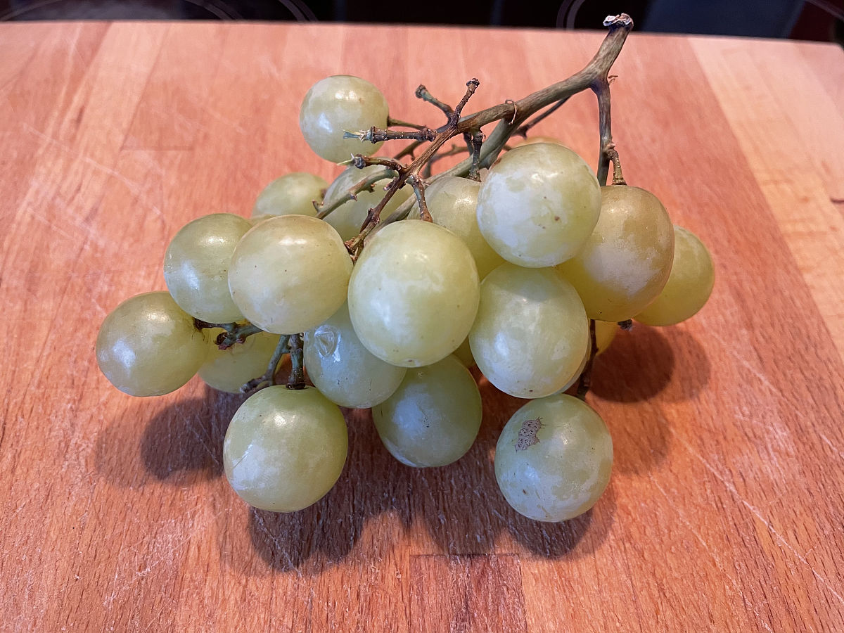 葡萄去皮最简单方法：3种技巧轻松剥皮！