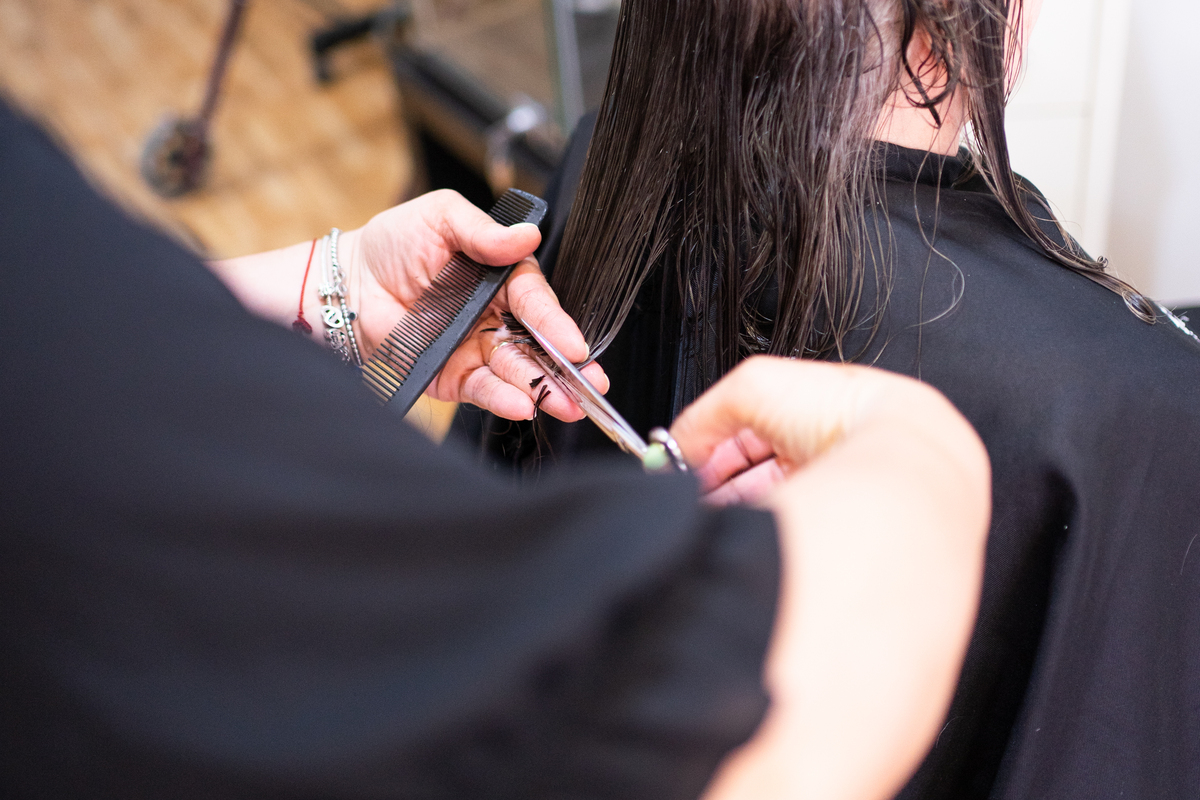 在家轻松剪发：简单易懂的步骤指南