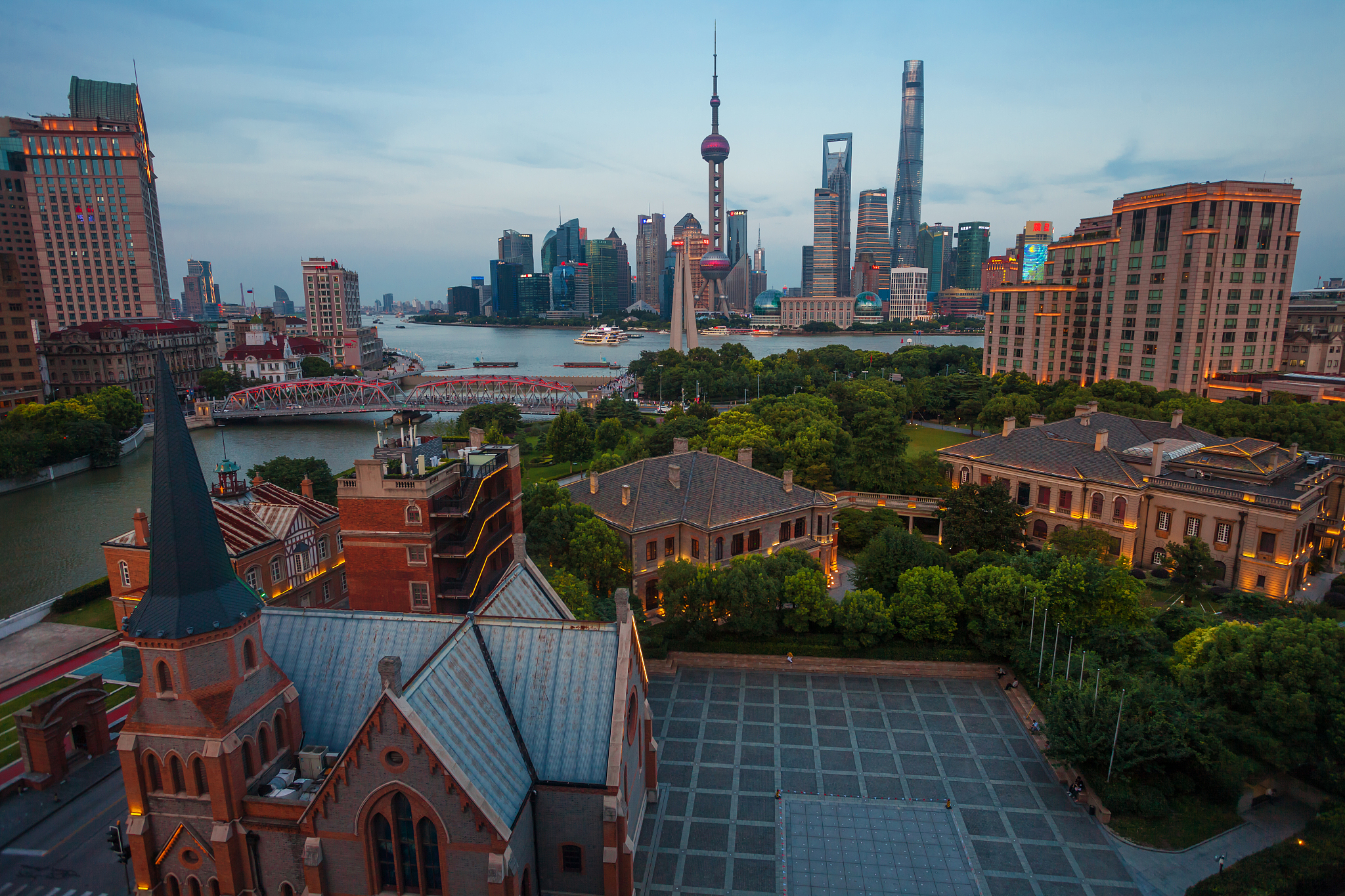 上海外滩：历史文化与现代魅力的交汇点