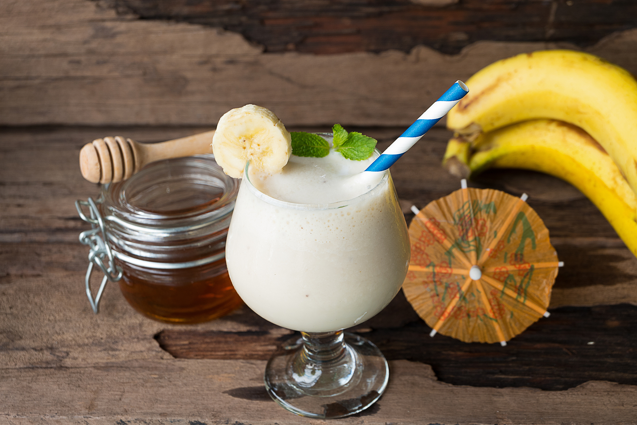 艺术与科技专业实验数据记录：易拉罐坠落与水果腐烂