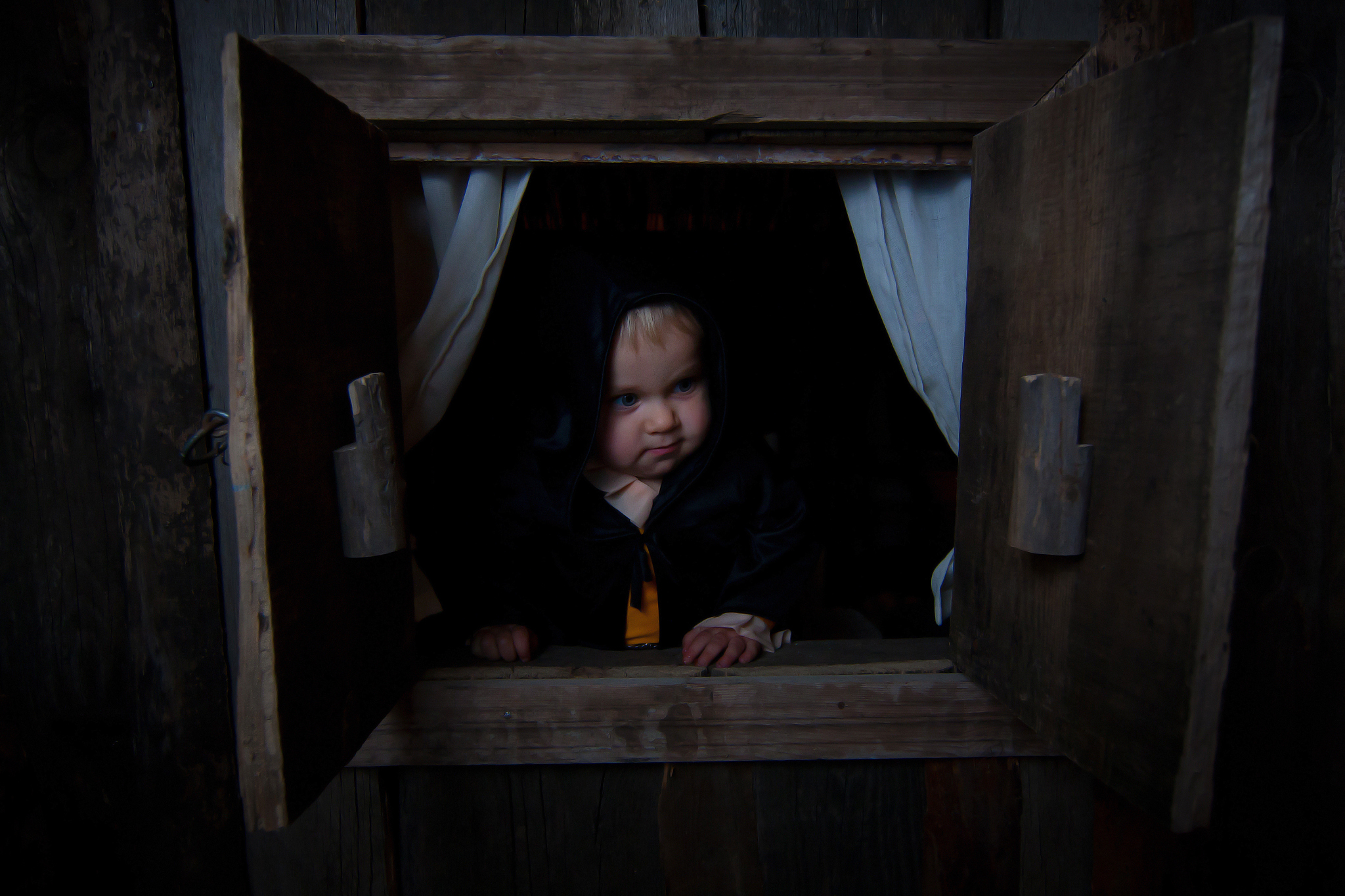 失踪小女孩案：侦探杨震与废弃工厂的惊险搜查