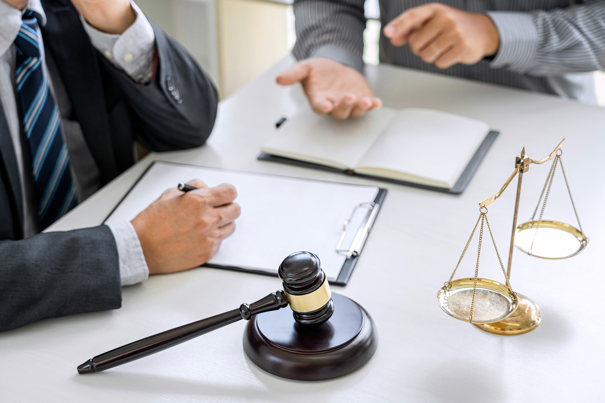 合同审查业务指引：律师如何帮助您规避法律风险