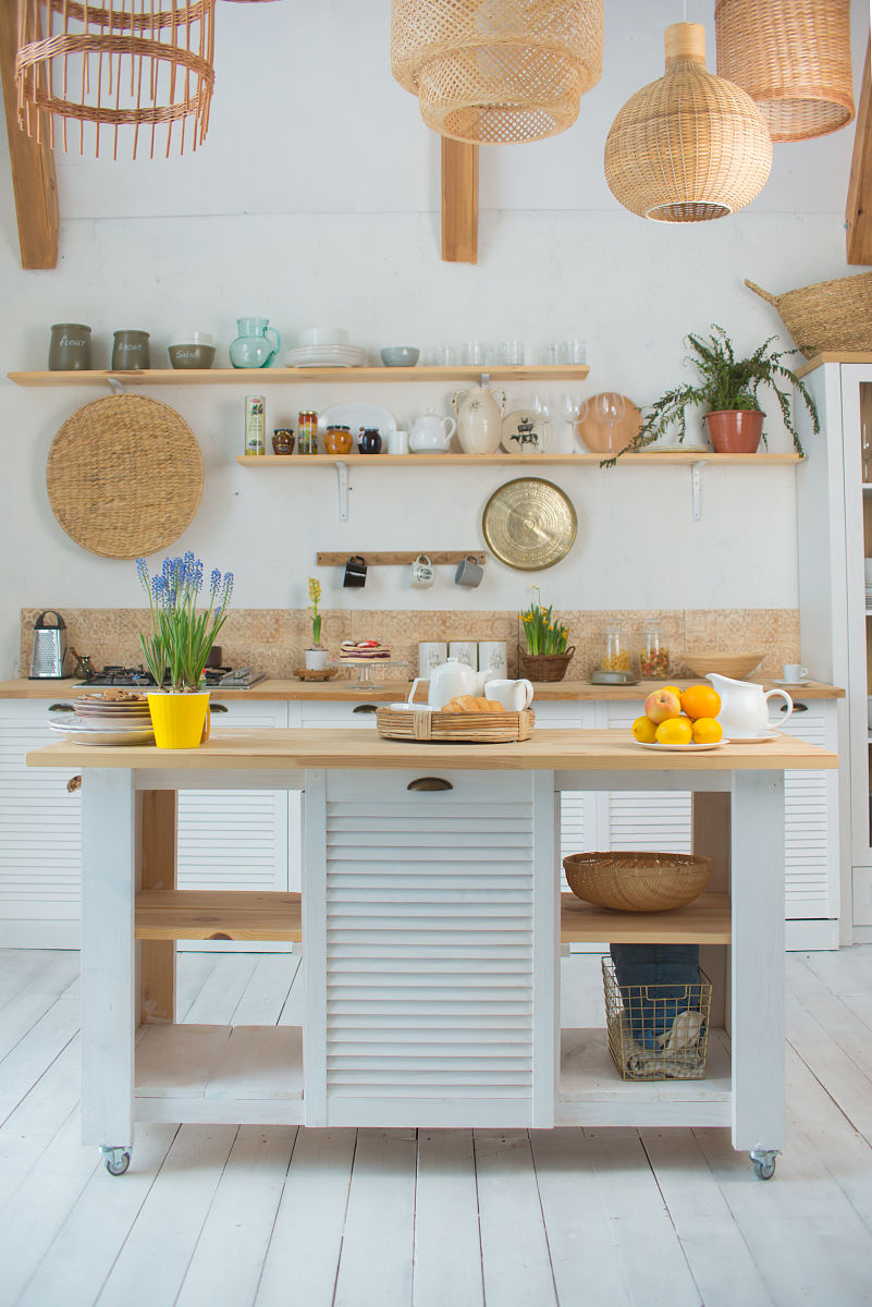 2969327827：宜家感悟		2969327827：宜家		作为一名AI我没有感受和情感但我可以为您提供一些宜家的信息和建议。宜家是一家瑞典家居用品公司以平价、简约、实用的设计风格闻名于世界。在宜家购物您可以发现很多实用、美观、环保的产品同时还可以体验到宜家独特的购物体验如迷宫式布局、自助购物、自助组装等。如果您想购买宜家的产品建议您提前浏览宜家官网或者到宜家门店实地体验以便更好地选择和购买您