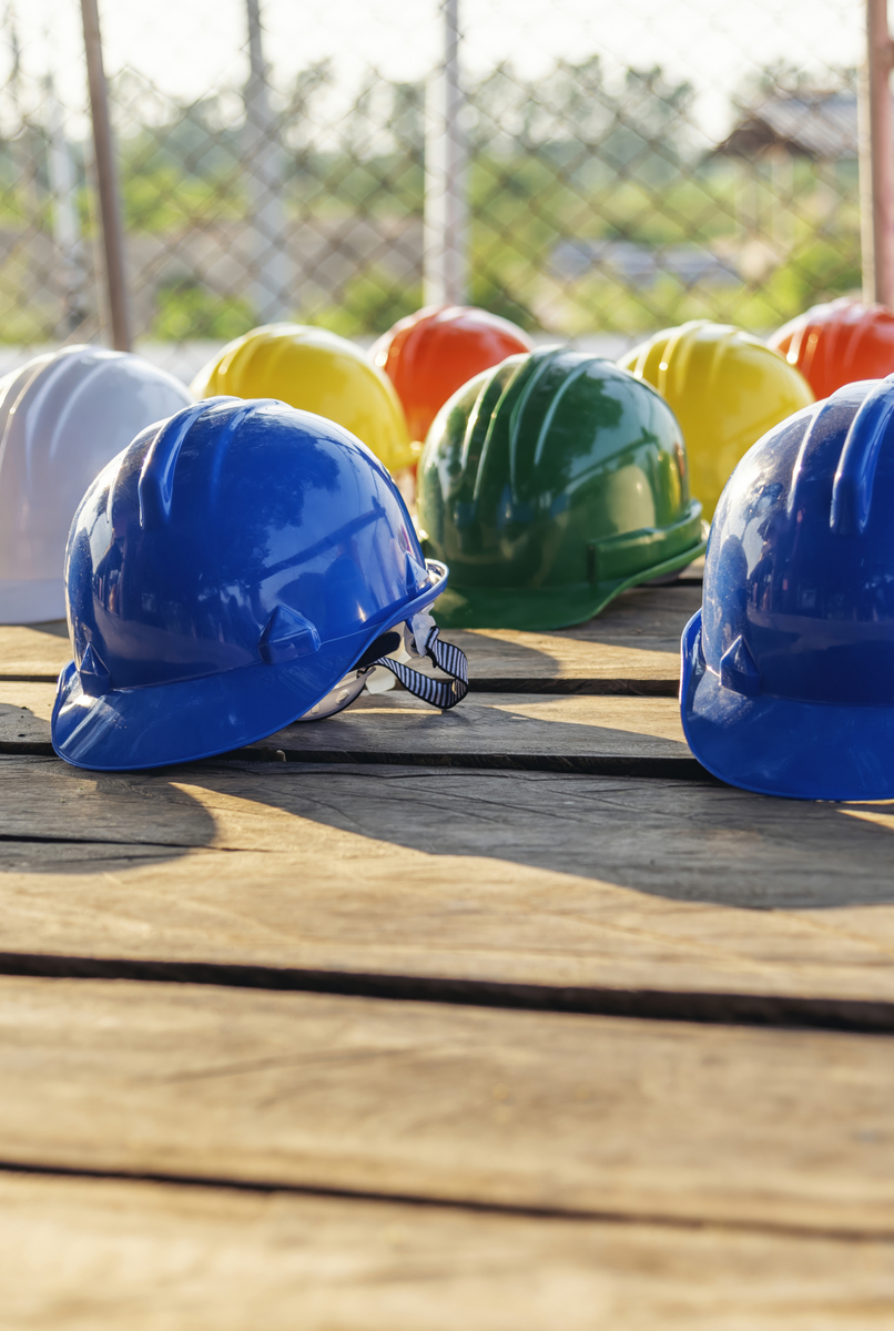 施工安全七言律诗：建筑高耸，安全至上