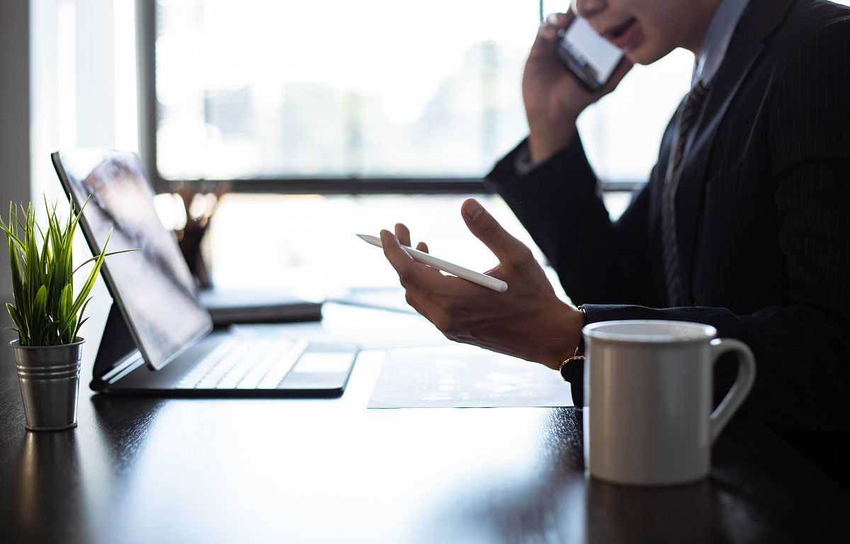 电脑开机黑屏：只显示Logo，风扇转动，显示器灯不亮怎么办？