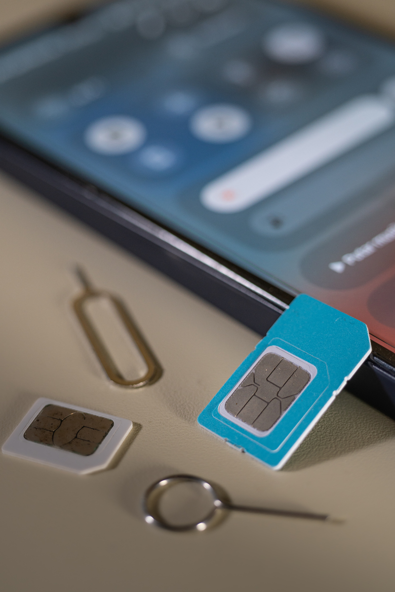 我用的是。易博通。ESim 不是实体卡