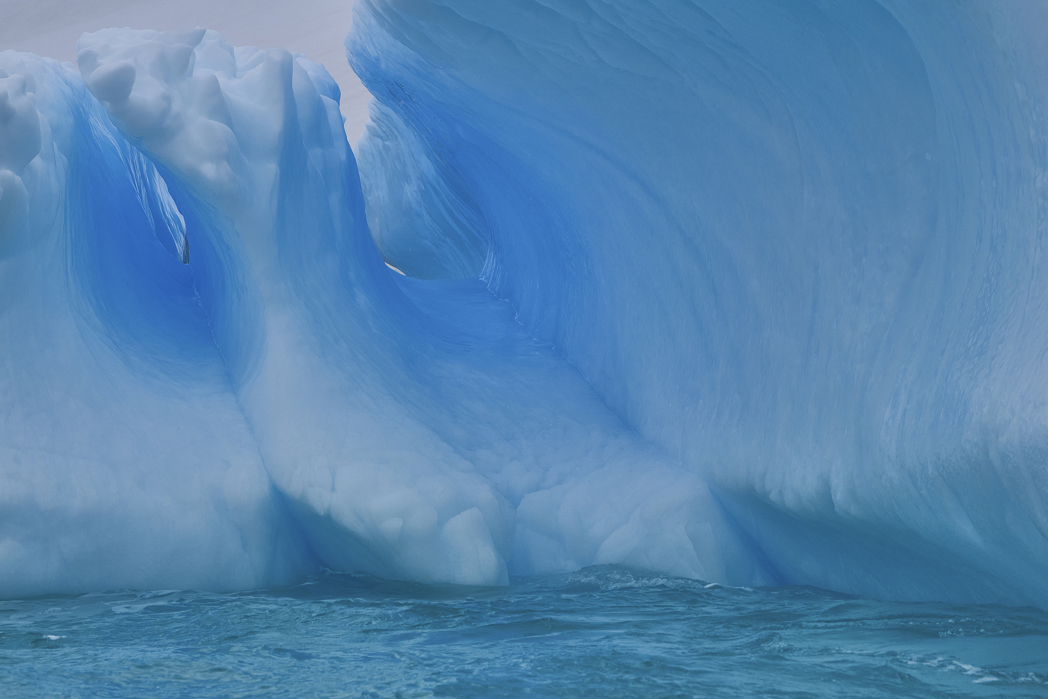 the breathtaking scenery of the antarctica peninsula in the grea
