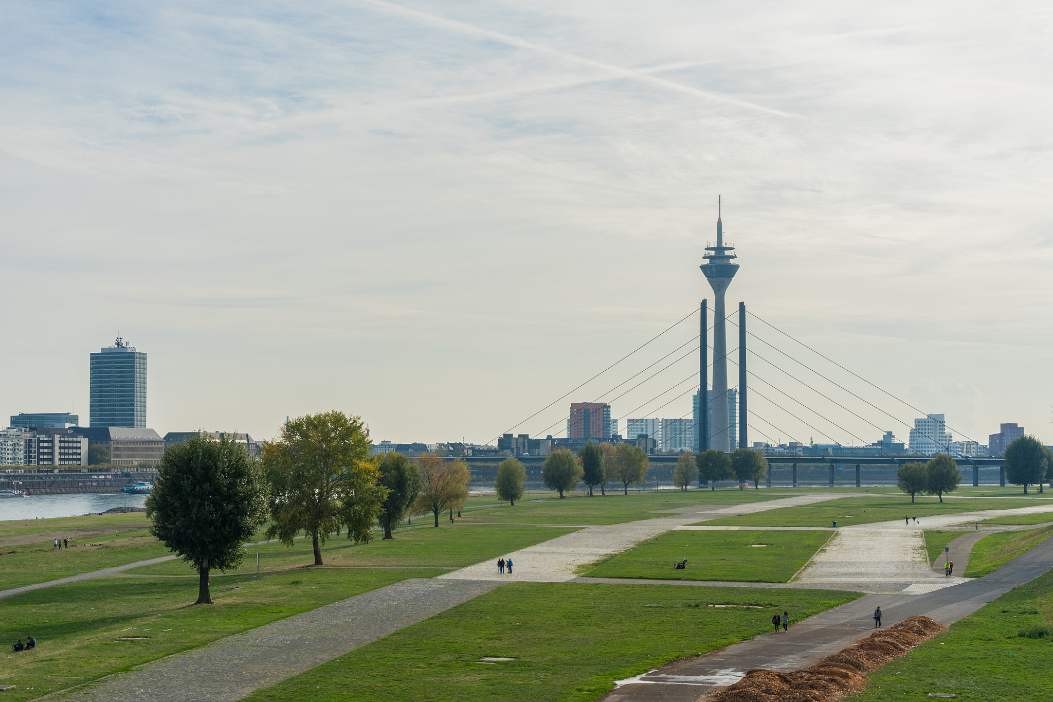 skyline d眉sseldorf, germany