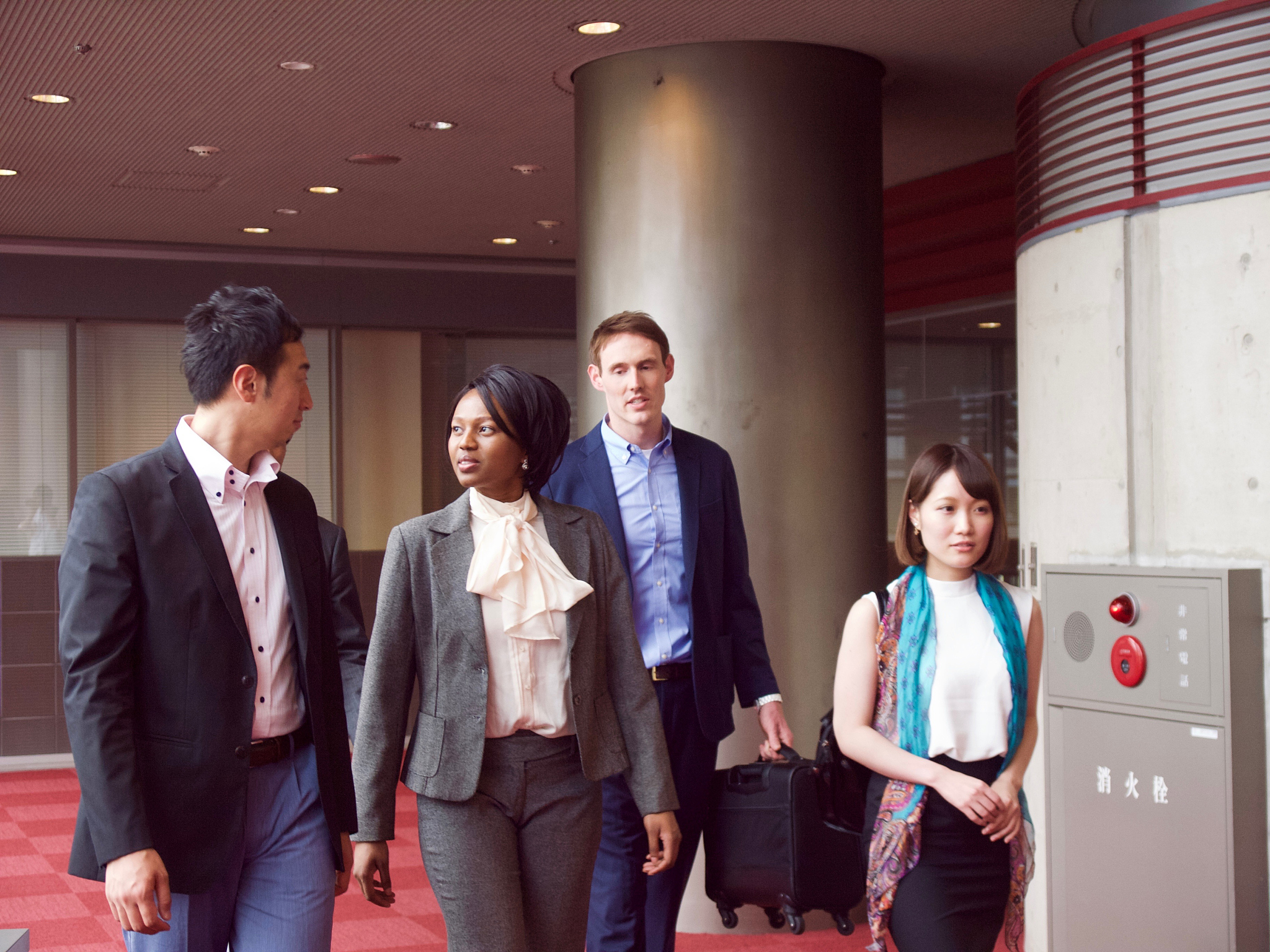 你现在的身份是论文作者请撰写招商信诺人寿保险公司营销人员培训体系优化的师资保障措施请穿插案例和数据进行说明和辅证63 师资保障