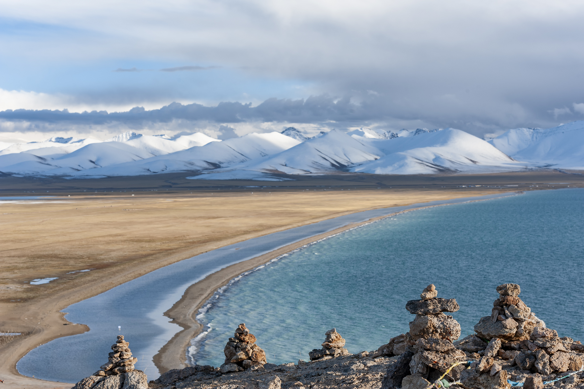 新疆骑行诗：雪山冰湖美景与美味羊肉