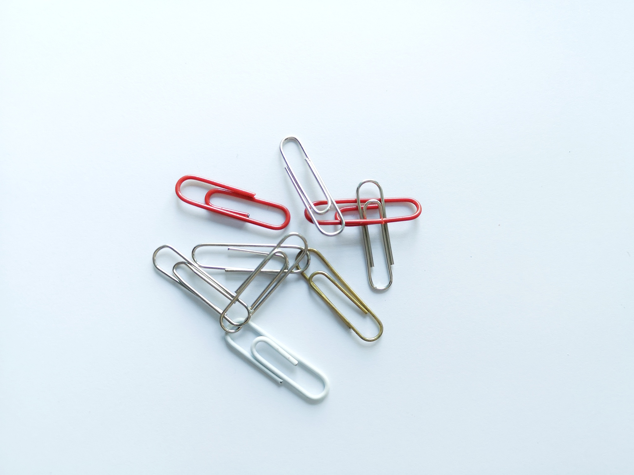 图中两种回形针的长相等吗?为什么?