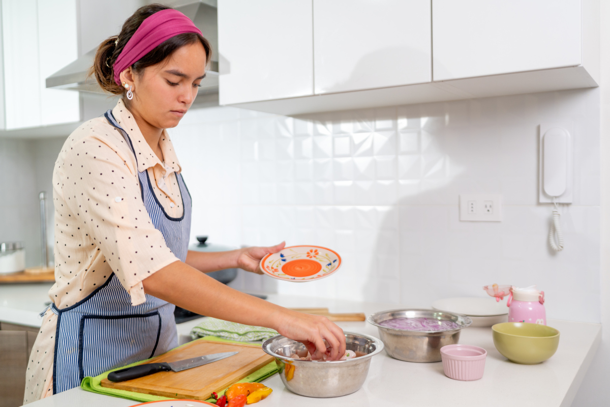 mother cook rice in the kitchen -