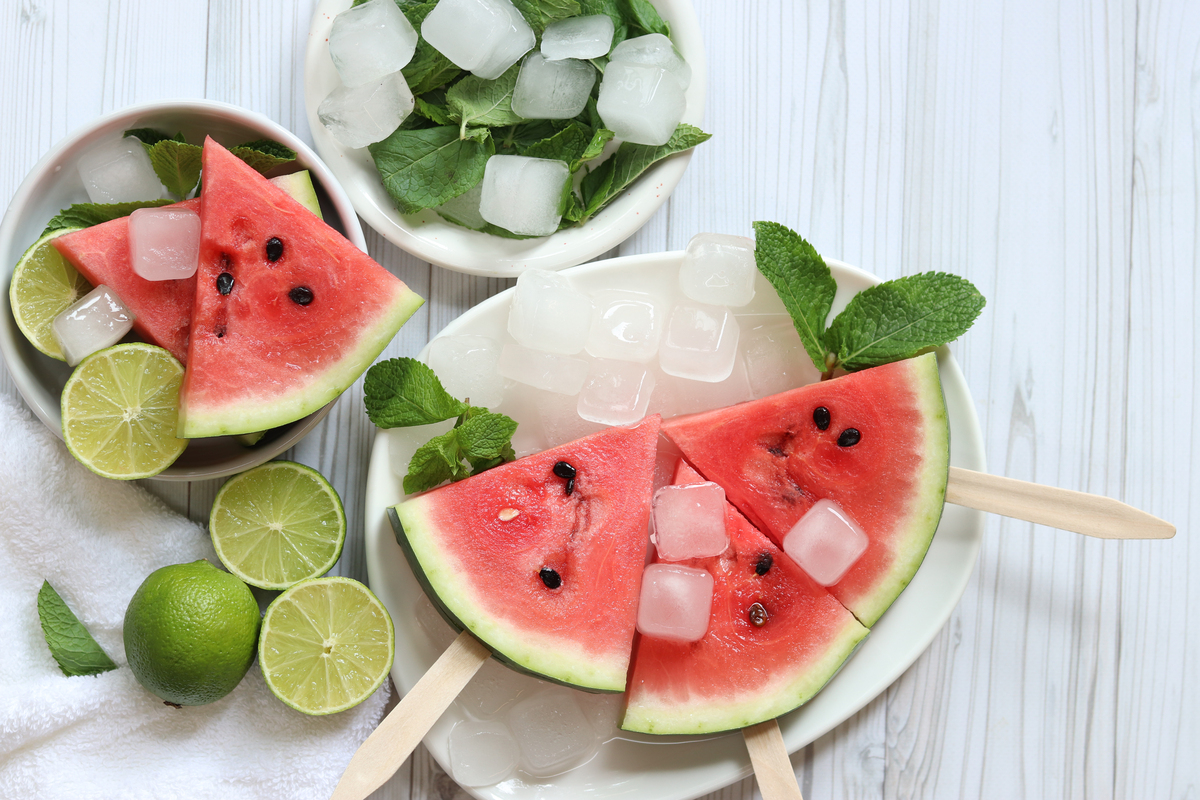 减脂期能吃西瓜吗？专家建议这样吃！