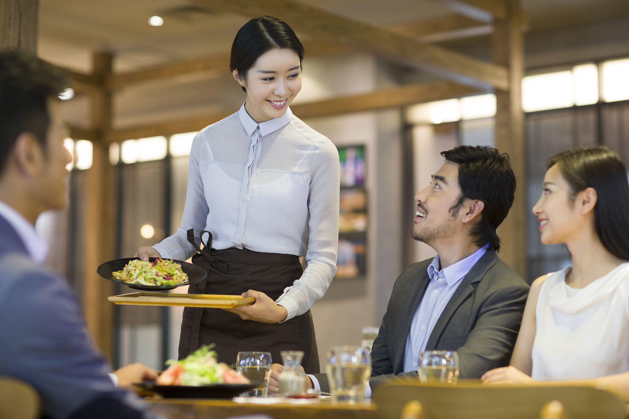 餐馆服务员识客：青菜、芥蓝牛肉、土豆丝，他的口味是什么？