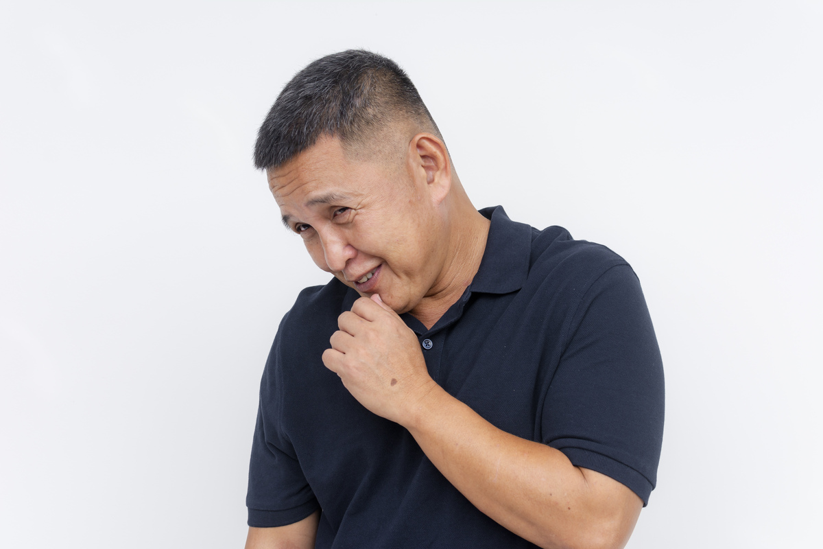 这个男生看着 比较老实 好脾气 腼腆 怎么婉言的描述