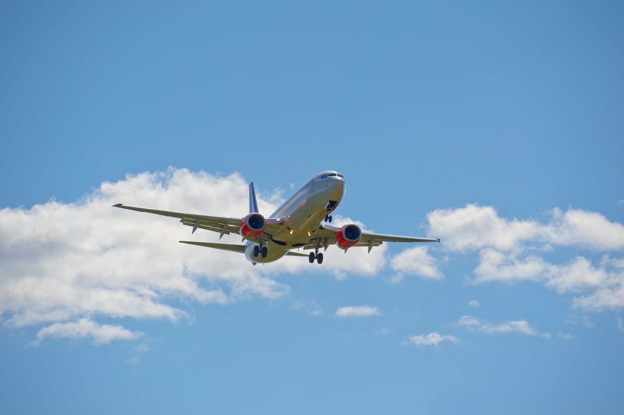 重庆龙门浩航空职业中学专业设置：飞行器制造、电子技术、航空服务等