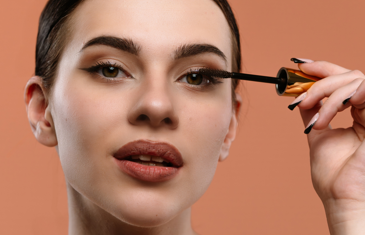 Revitalash是一款睫毛膏品牌使用代码：SUMMER25所有商品均可享受 25 折扣请写一篇6000字的广告软文并引导用户点击广告链接。