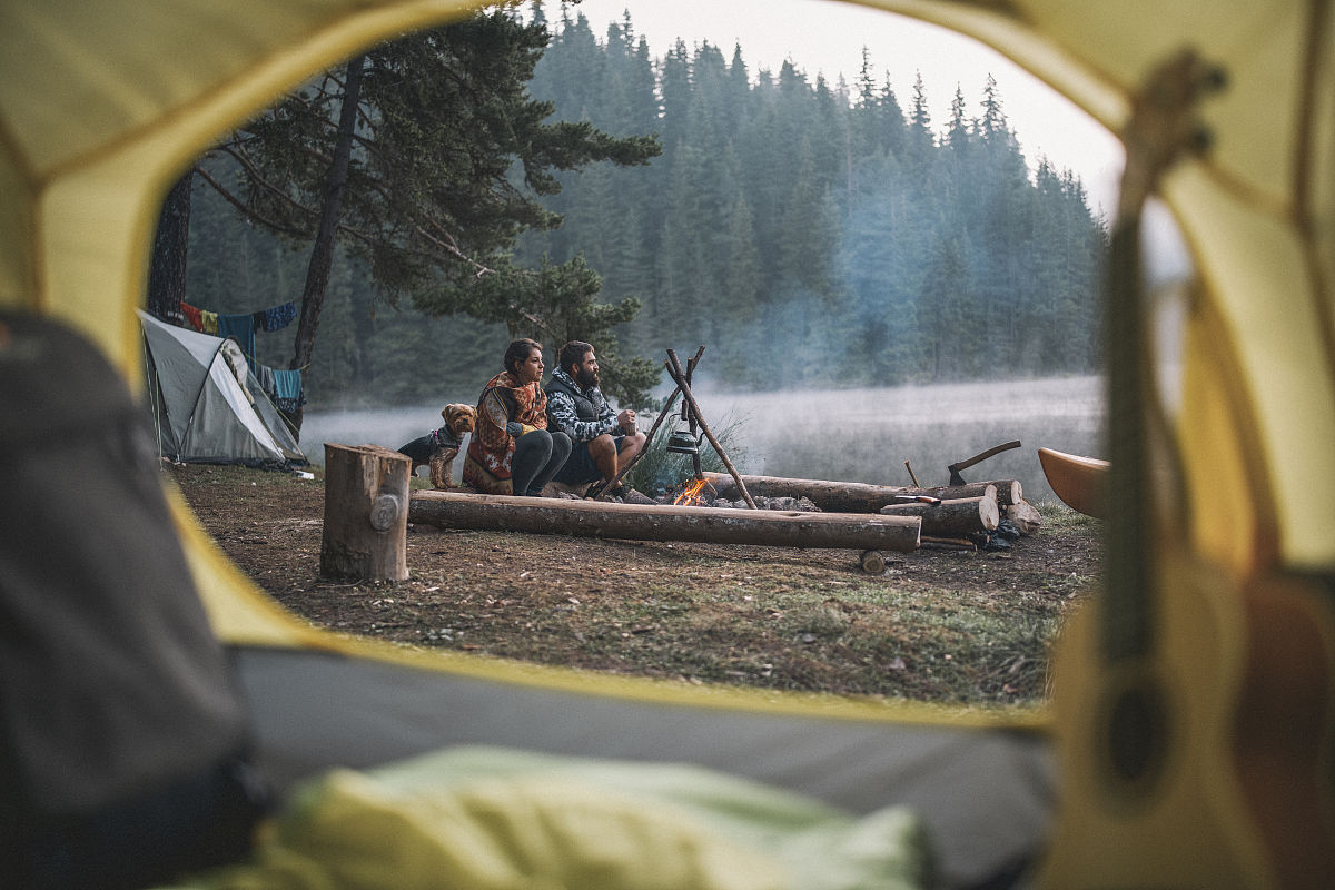 夕阳下的告别：冒险继续，友谊永恒