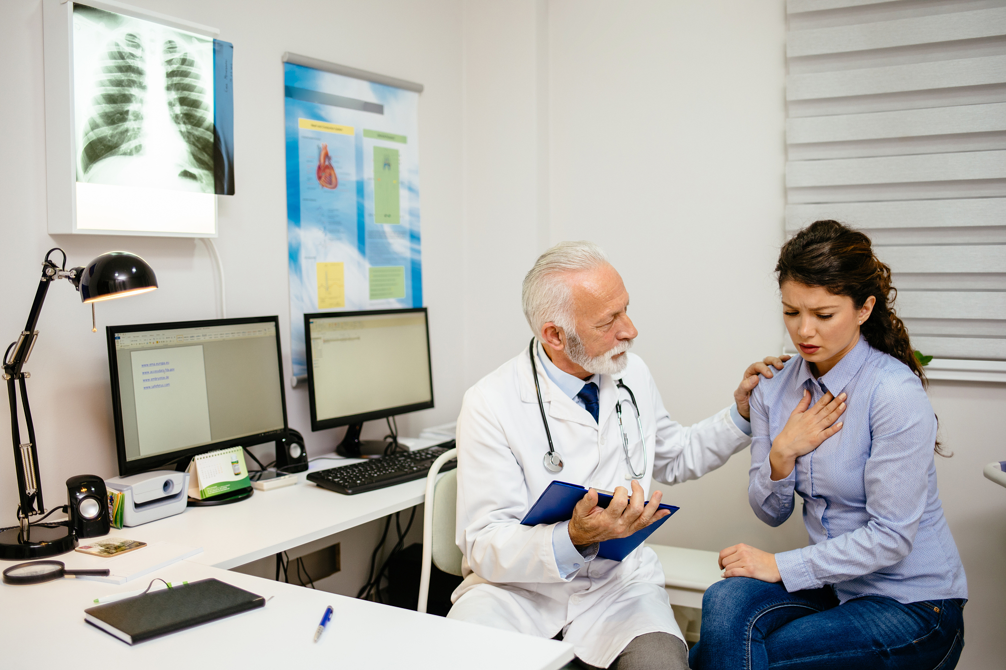 职业助理医师可以看病吗