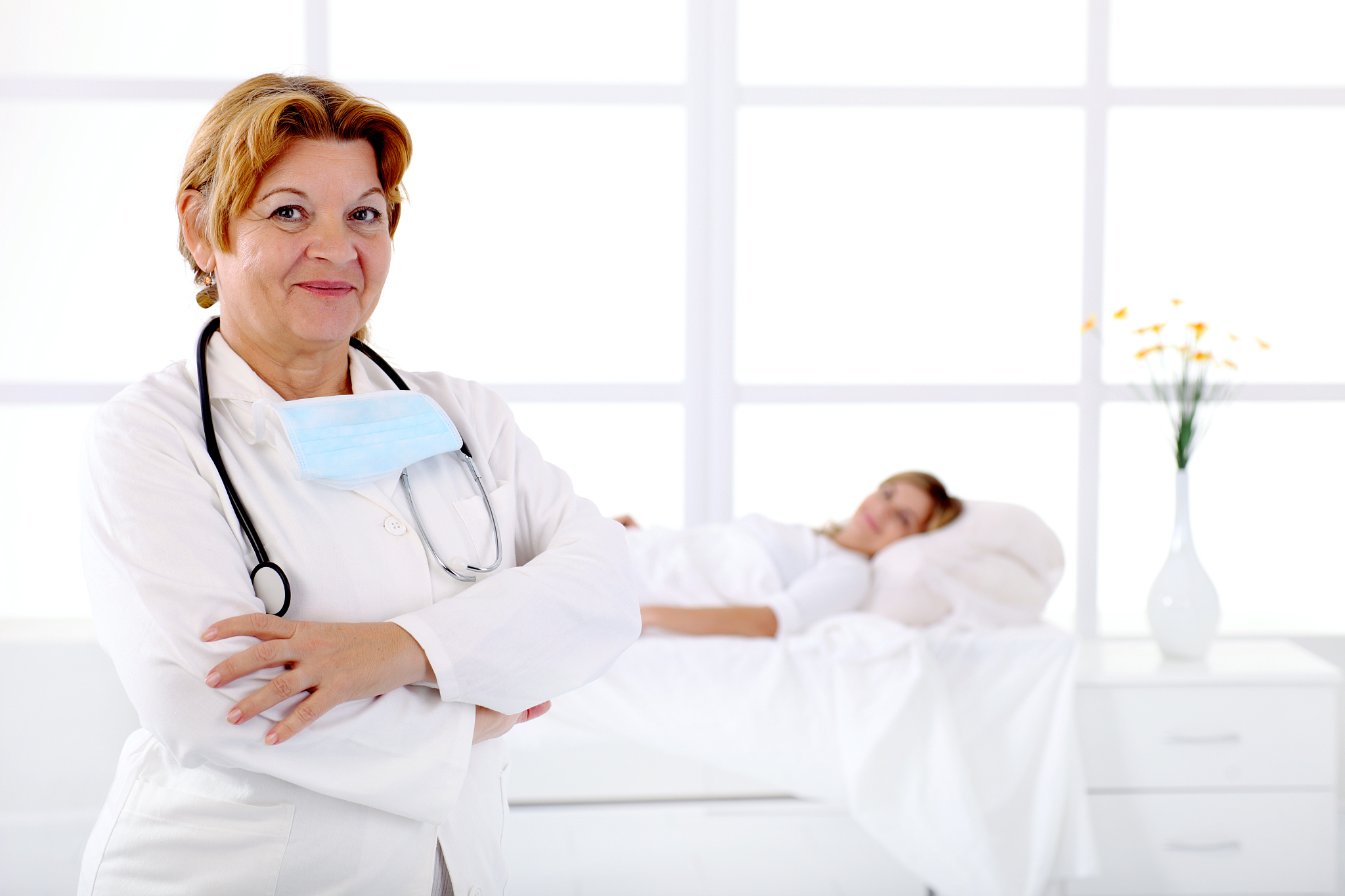 人文医院建设 拟提纲
要求：结合医养产业论述，结合服务、技术、环境