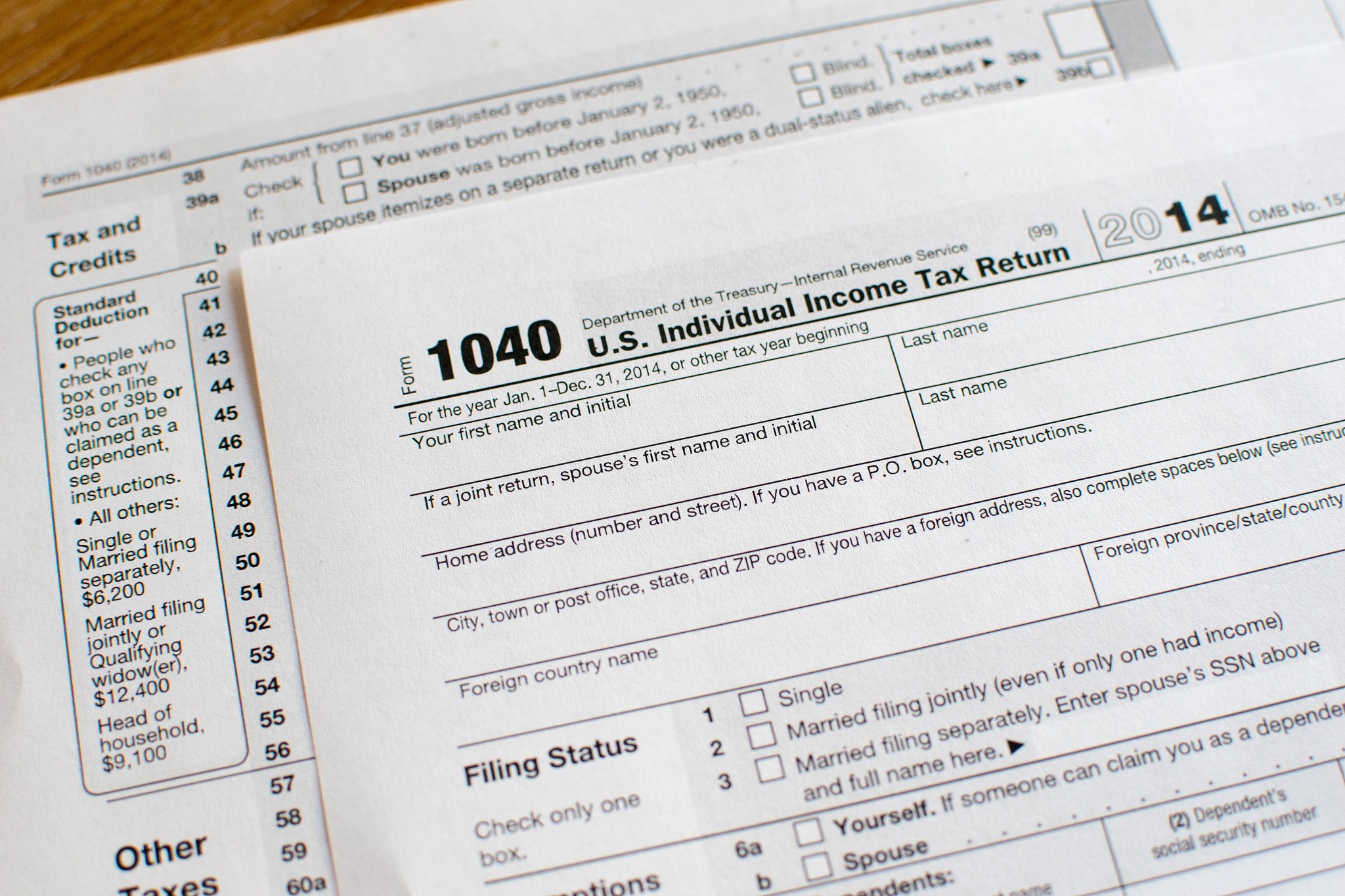 语言尽量正式。At the request of Huatai Insurance Agency & Consultant Service Ltd Tianjin Branch and on behalf of the Gard P&I club and Charterer Member of MV EVER GOVERN The undersigned surveyor was ap