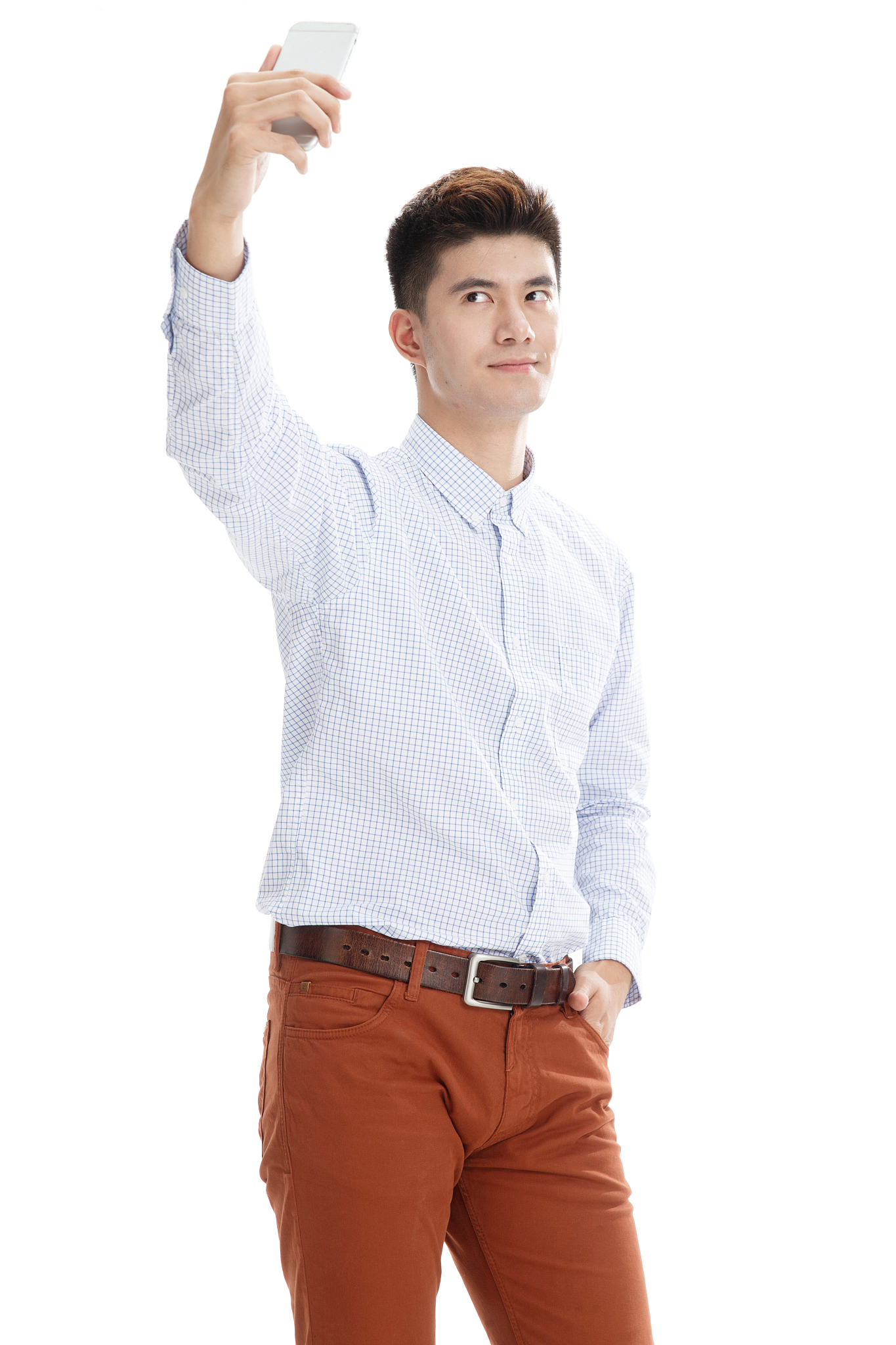 青年男人用手机自拍