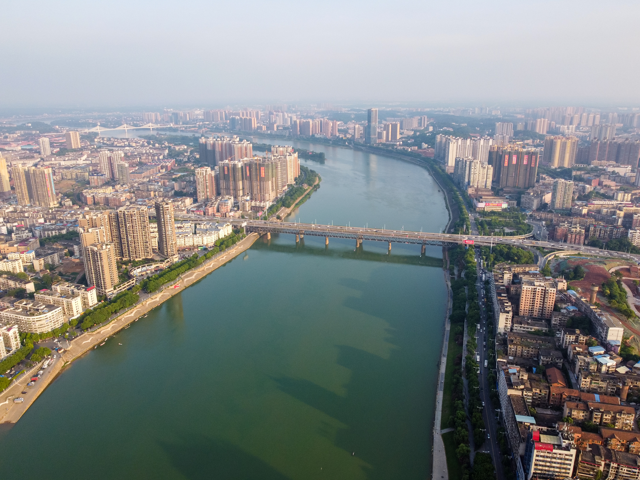 航拍视角,湖南衡阳城市风光,湘江风光