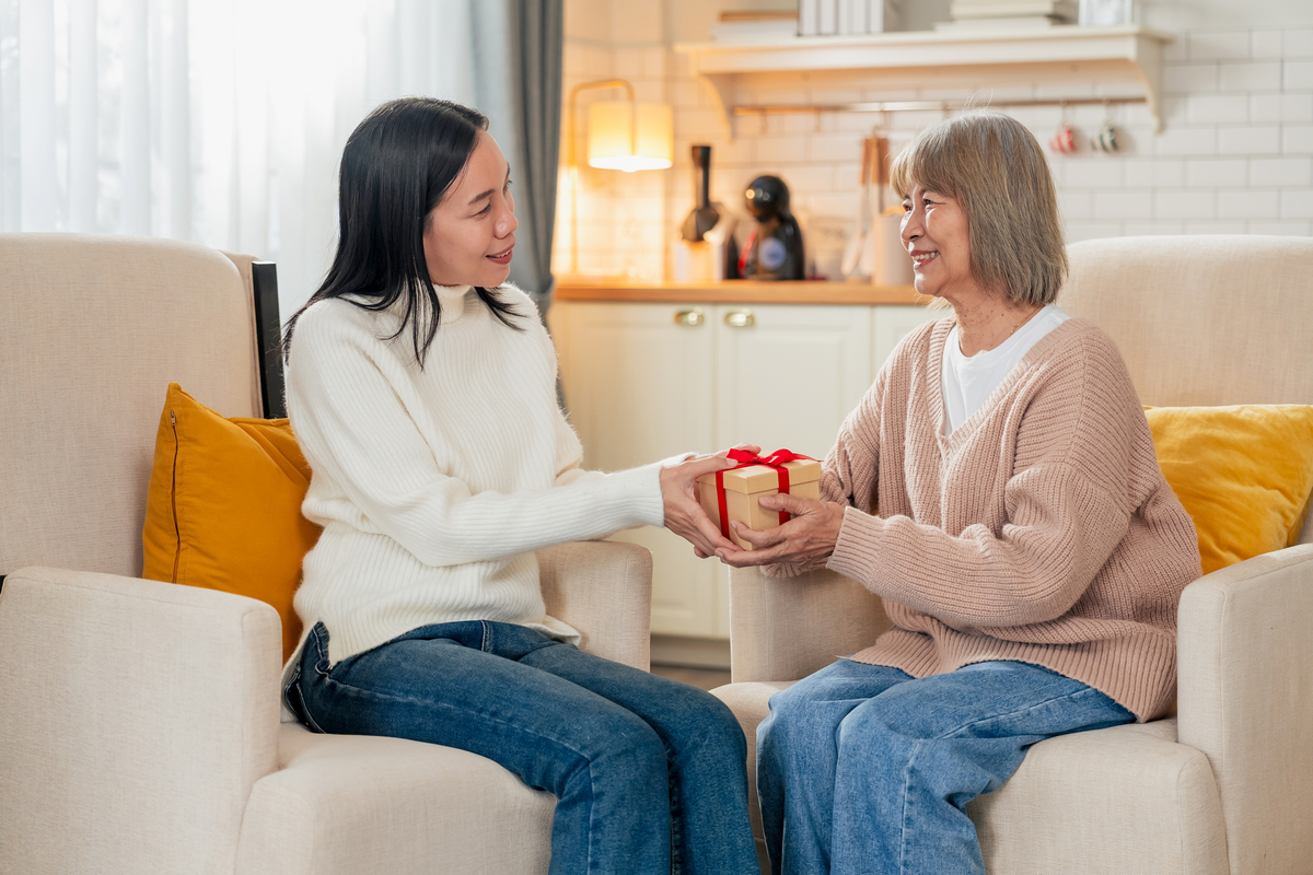 微笑的姑婆：婆媳关系的智慧与包容
