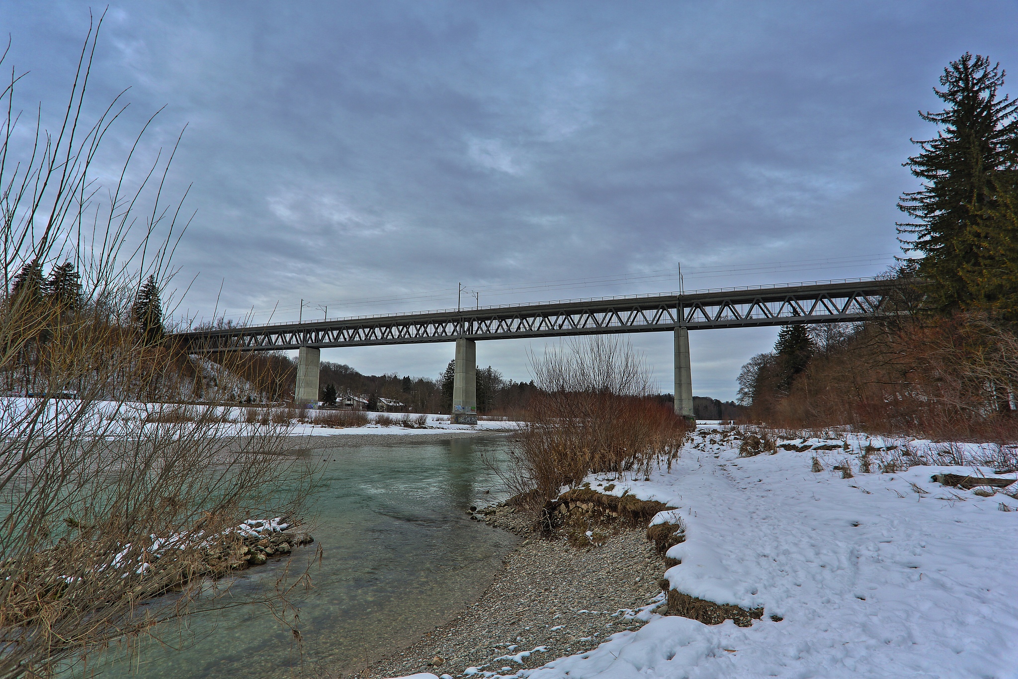 重庆女生读铁路学校有前途吗？2022年就业前景分析