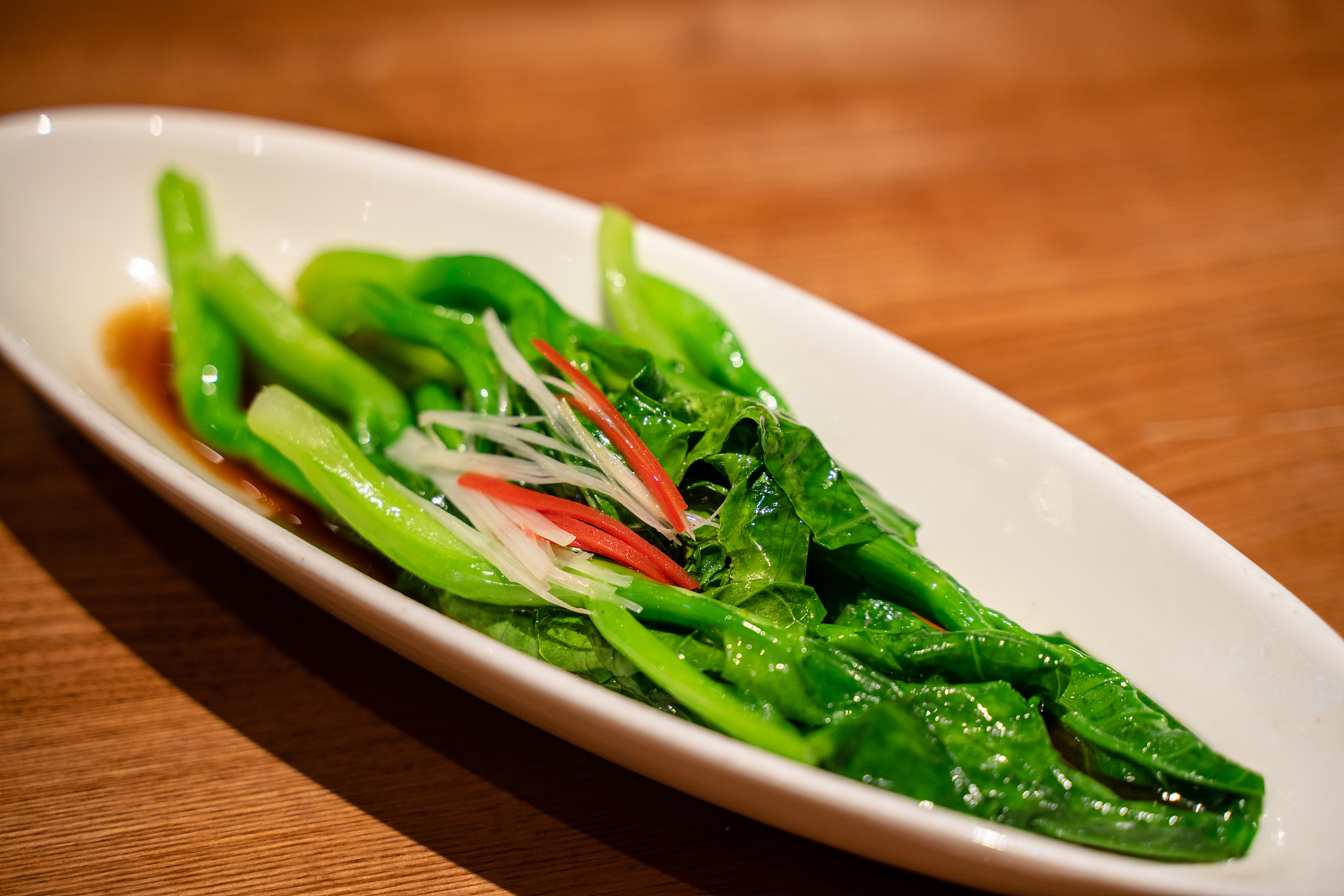 如何炒出翠绿爽口菜心？广式腊肠炒菜心秘诀大公开！