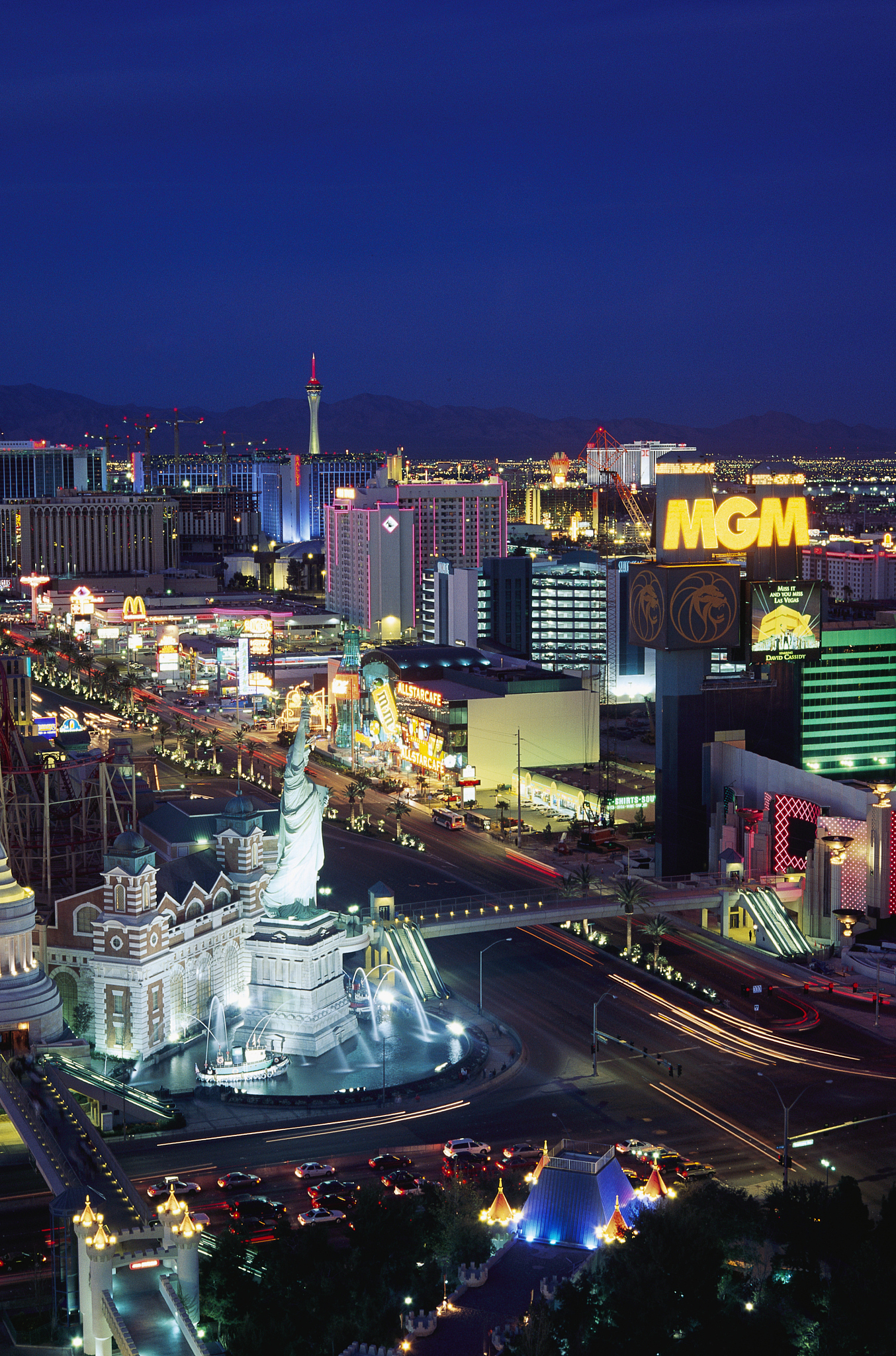 las vegas strip in the evening