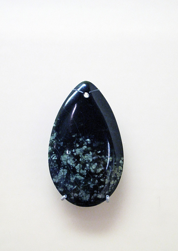 宝石价格评估指南：影响因素与参考标准