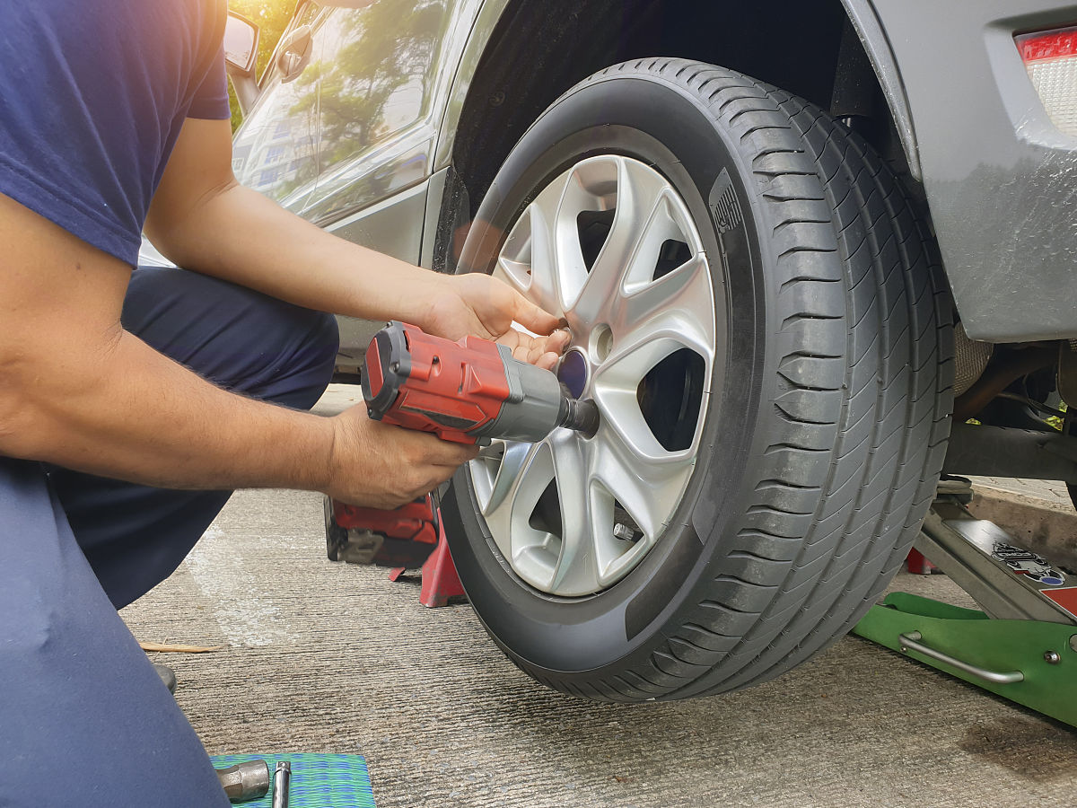 黑色玻璃胶可以用来修复轮胎吗