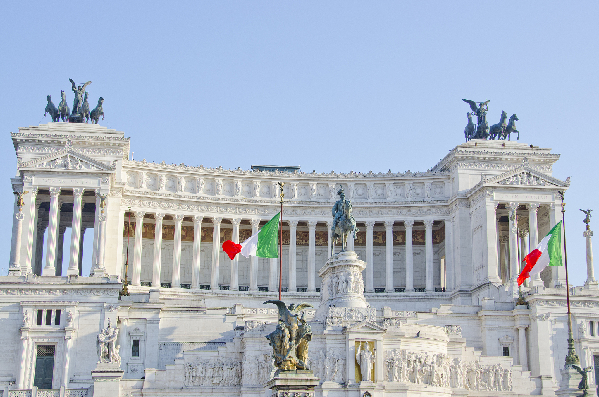 帮我写一部关于罗大帝统一世界小说故事情节要无敌那种。二百字