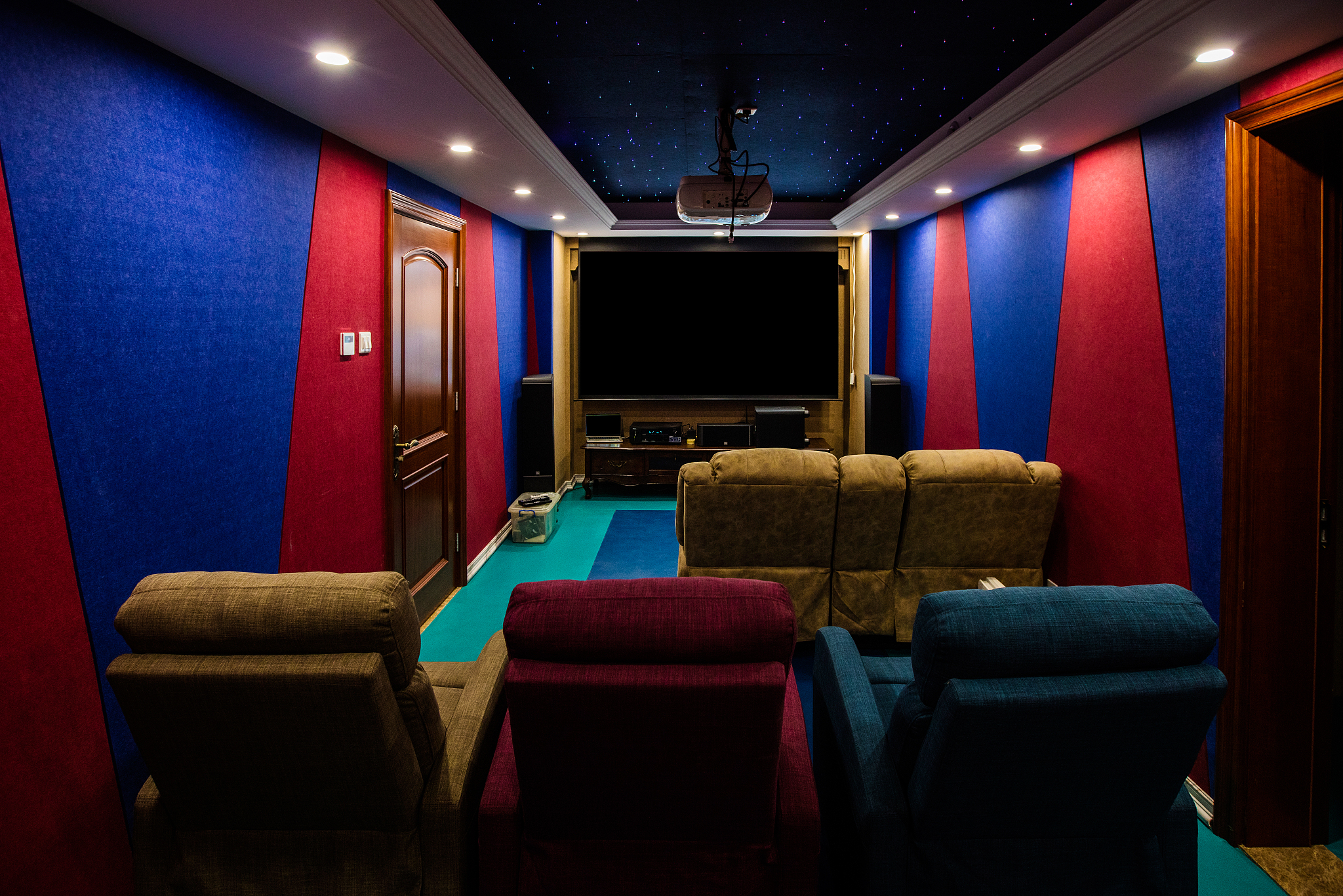 家庭KTV购置方案：打造私人唱歌天堂