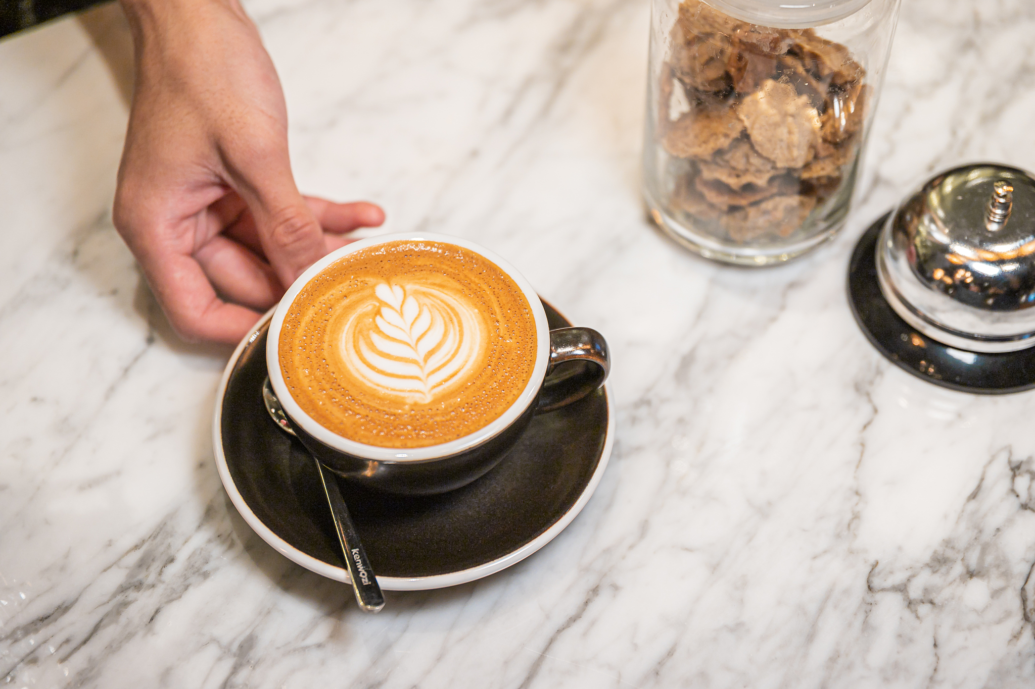 请为我的手冲咖啡视频，编写一段乐谱，希望你能原创一首。