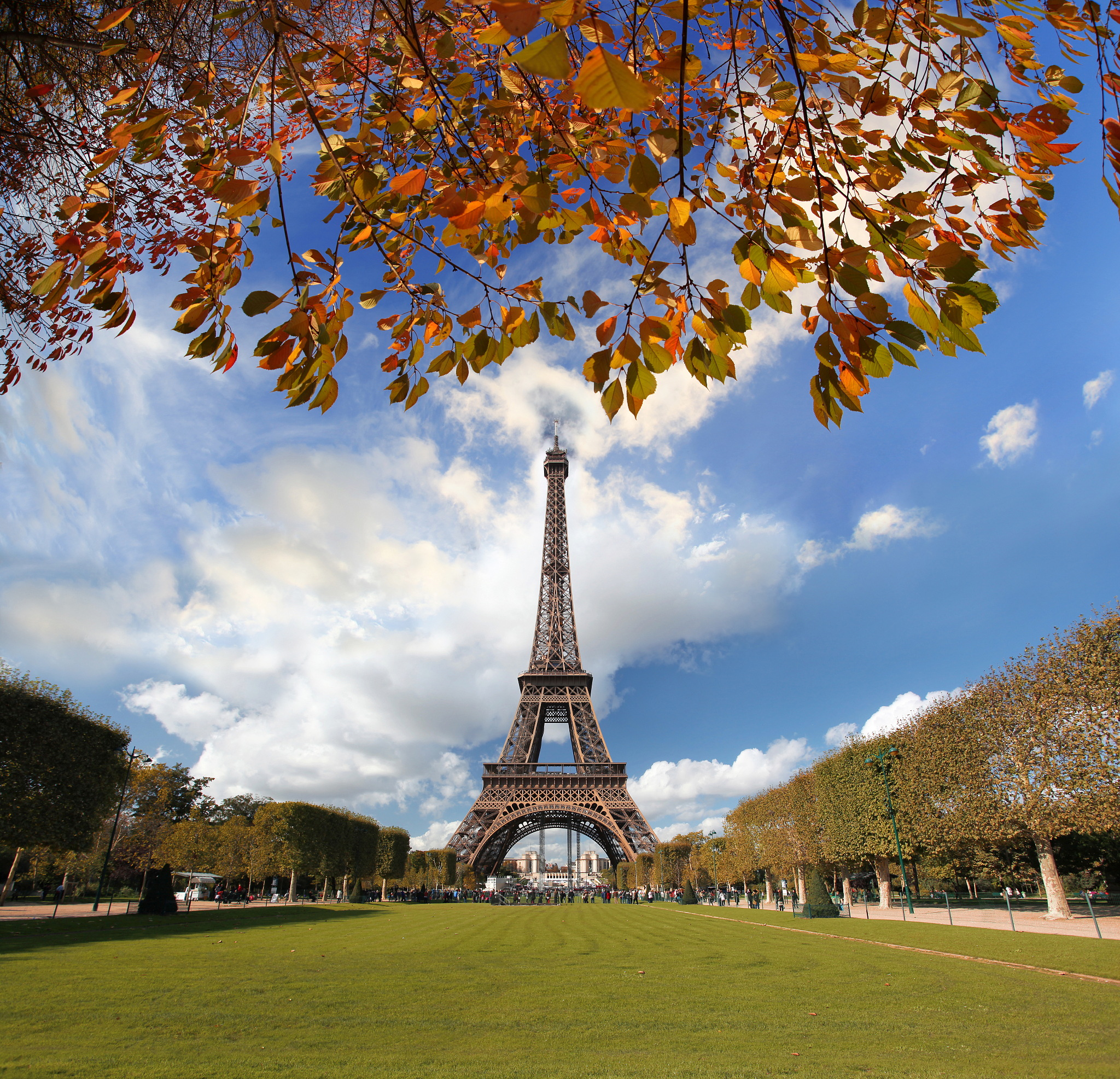 Explore Paris: The City of Lights and Romance