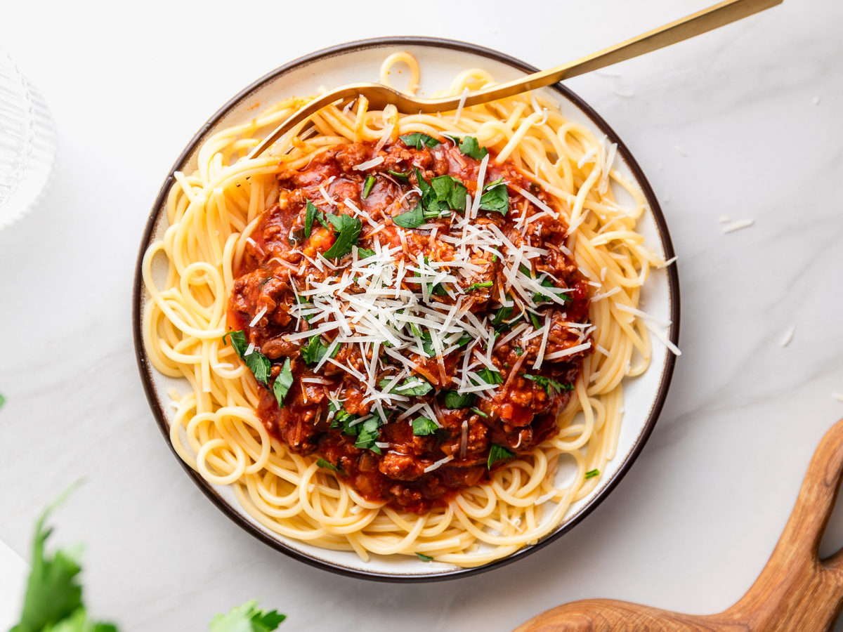 请帮我写1篇不少于800汉字的博客文章语言要幽默接地气。主题是：凉面的做法简单做法凉面怎么做才好吃正宗凉面的做法