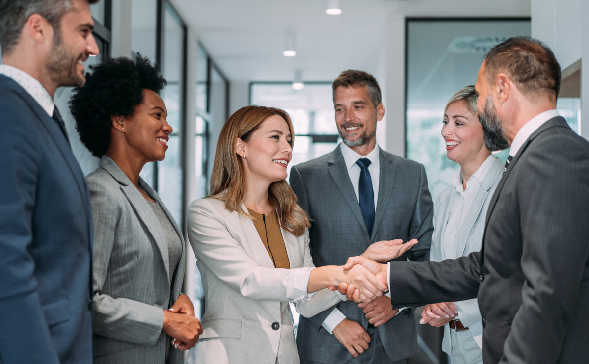 优秀大学生：领导力、团队合作、跨文化交流和个人成长