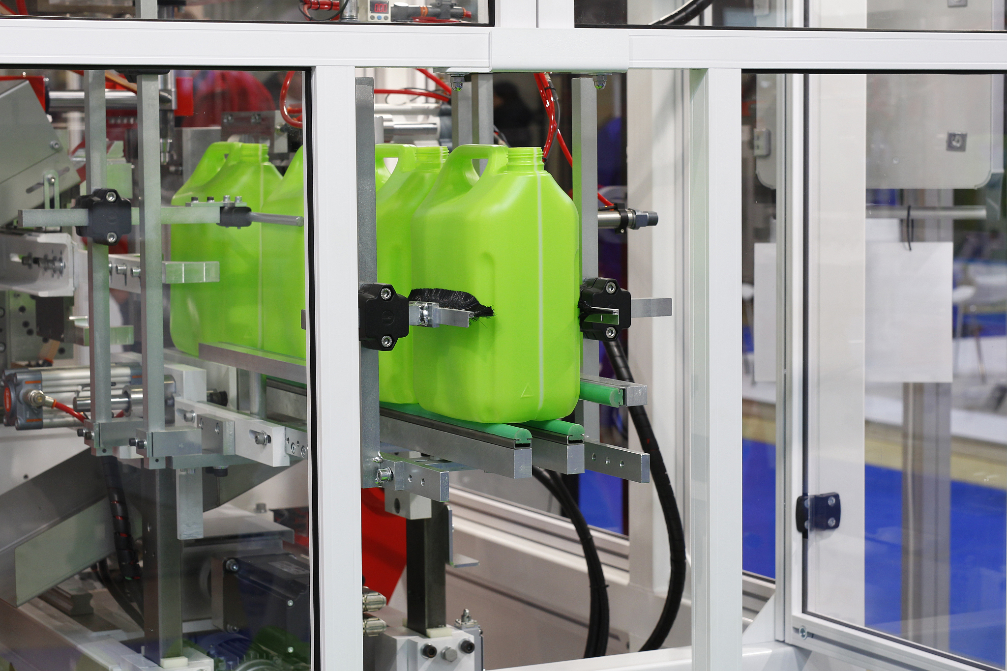 塑料加工成型方法及设备详解 - 注塑、吹塑、真空、挤出、压延、发泡、旋转