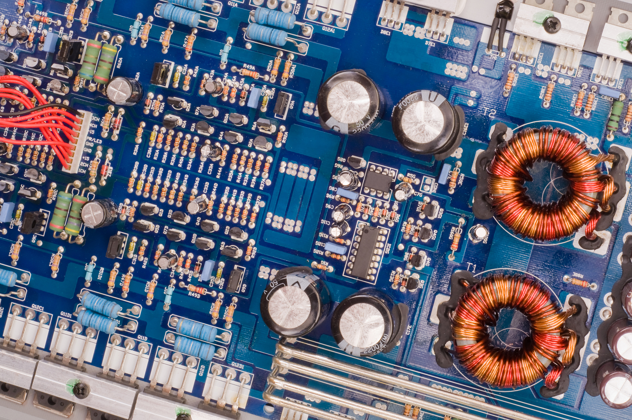 作为一名高级单板硬件工程师请告诉我二阶低通滤波器截至频率计算公式