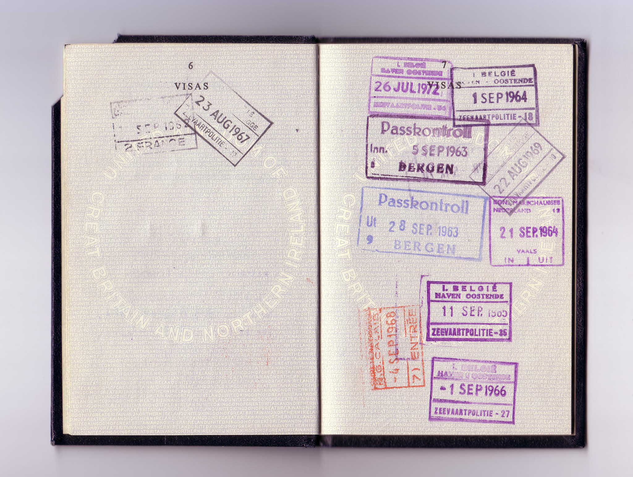 换发新护照后英国的两年签证没过期可以继续用吗